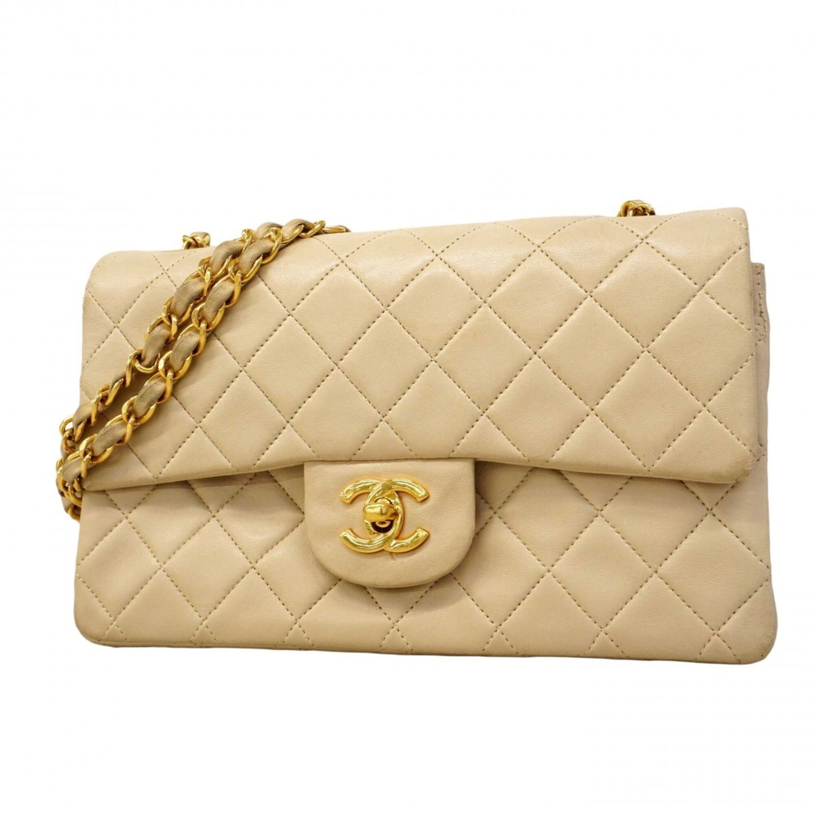 Shoulder bag leather Chanel: Shoulder bag leather Chanel This classic Chanel shoulder bag features genuine lambskin leather in a timeless beige color, adorned with gold hardware. Measuring 14.5cm x 23cm x 6.5cm, it has been well-