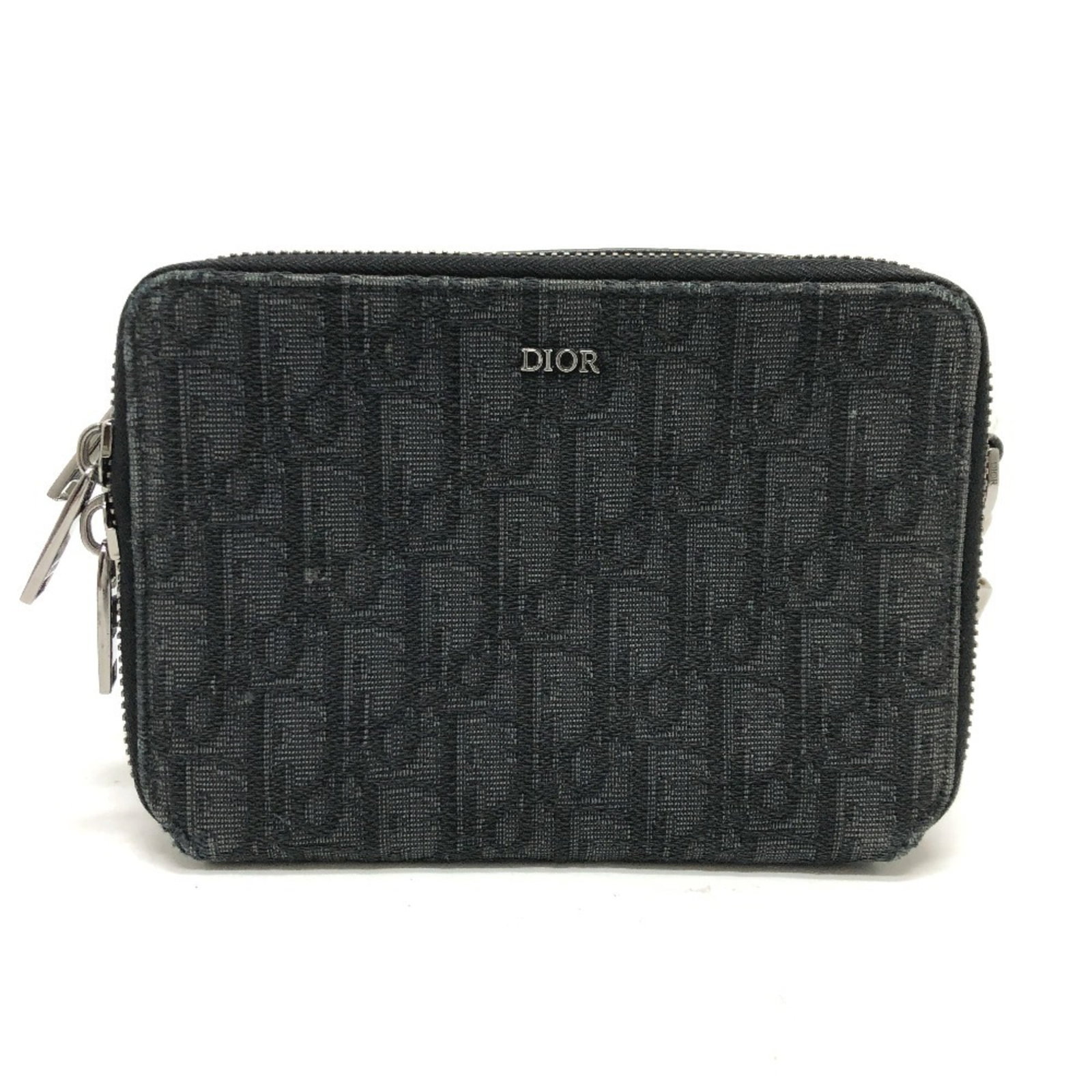 Shoulder Bag Canvas Christian Dior Pouch: Shoulder Bag Canvas Christian Dior Pouch Navy canvas shoulder bag from Christian Dior, featuring a classic pouch design with a subtle signature. Measuring 12.5cm x 17cm x 5.5cm, this used shoulder