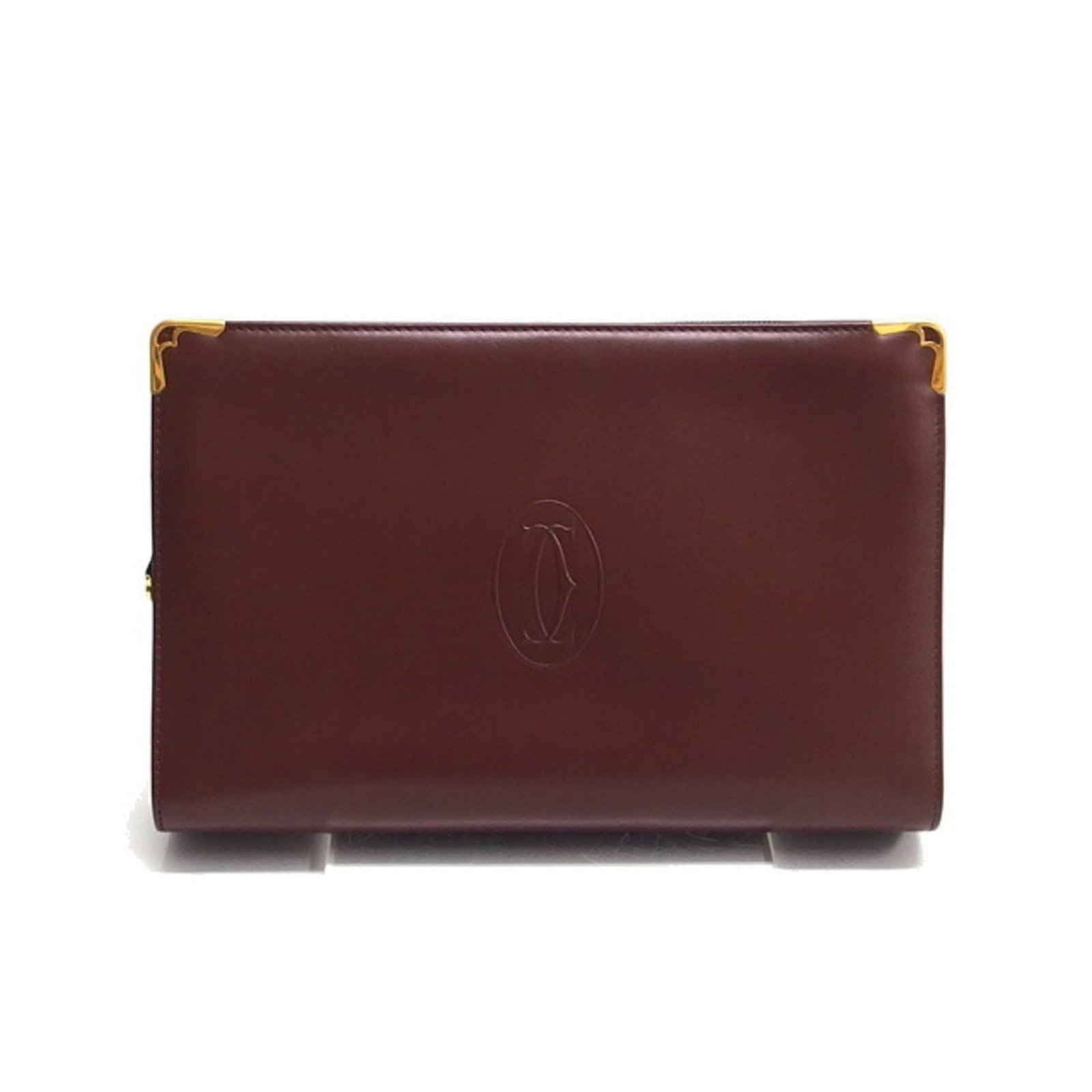 Clutch Leather Bag Pouch Cartier: Clutch Leather Bag Pouch Cartier Cartier's Bordeaux red leather clutch bag pouch boasts a classic design with elegant proportions, measuring 17cm x 26cm x 6cm. The subtle scratches and minor dirt mark