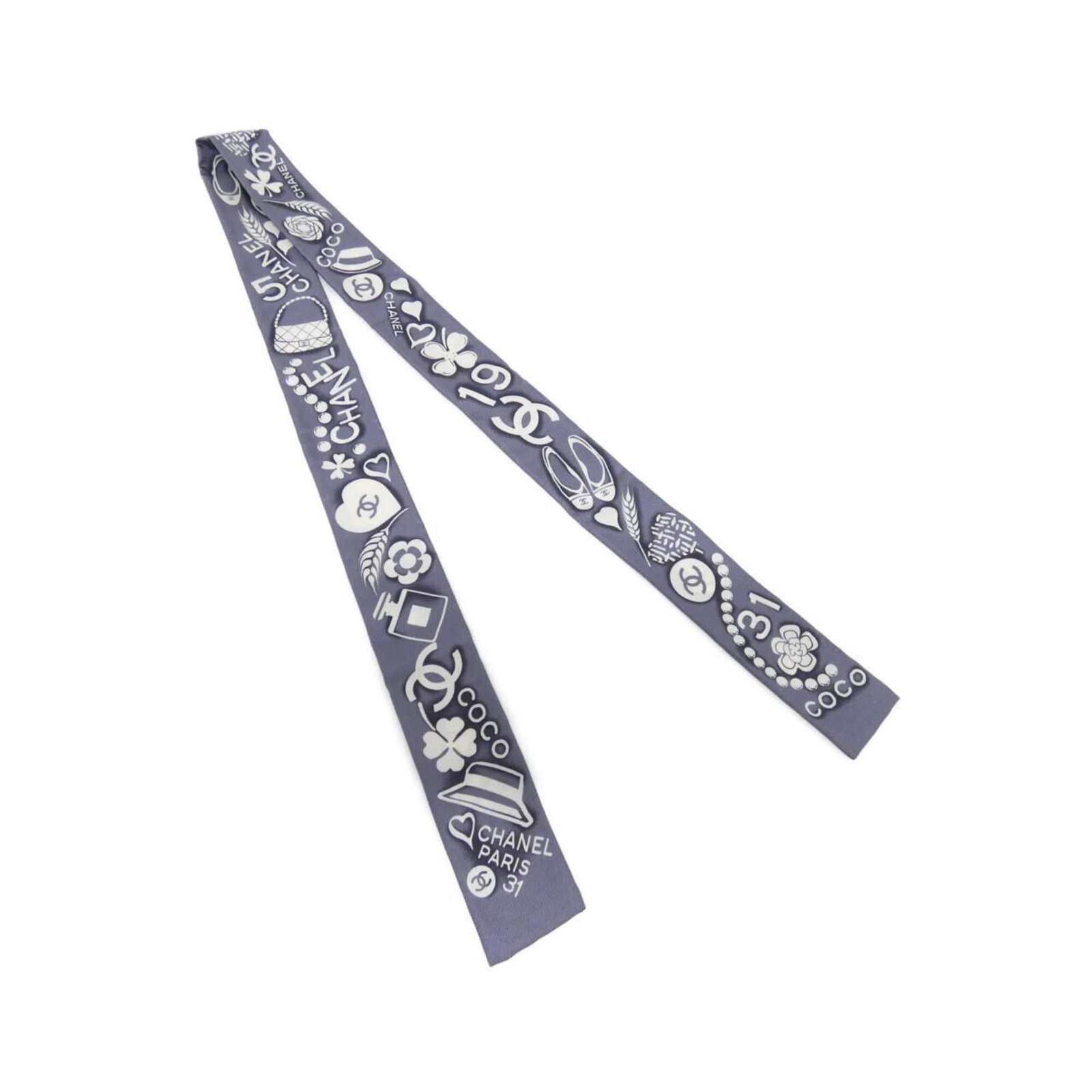 Silk Chanel Headband: Silk Chanel Headband Silk Chanel Headband in Gray - A stylish accessory with a subtle gray hue, made from luxurious silk. Measuring 5cm x 1.25m, it features a few traces of usage and some minor