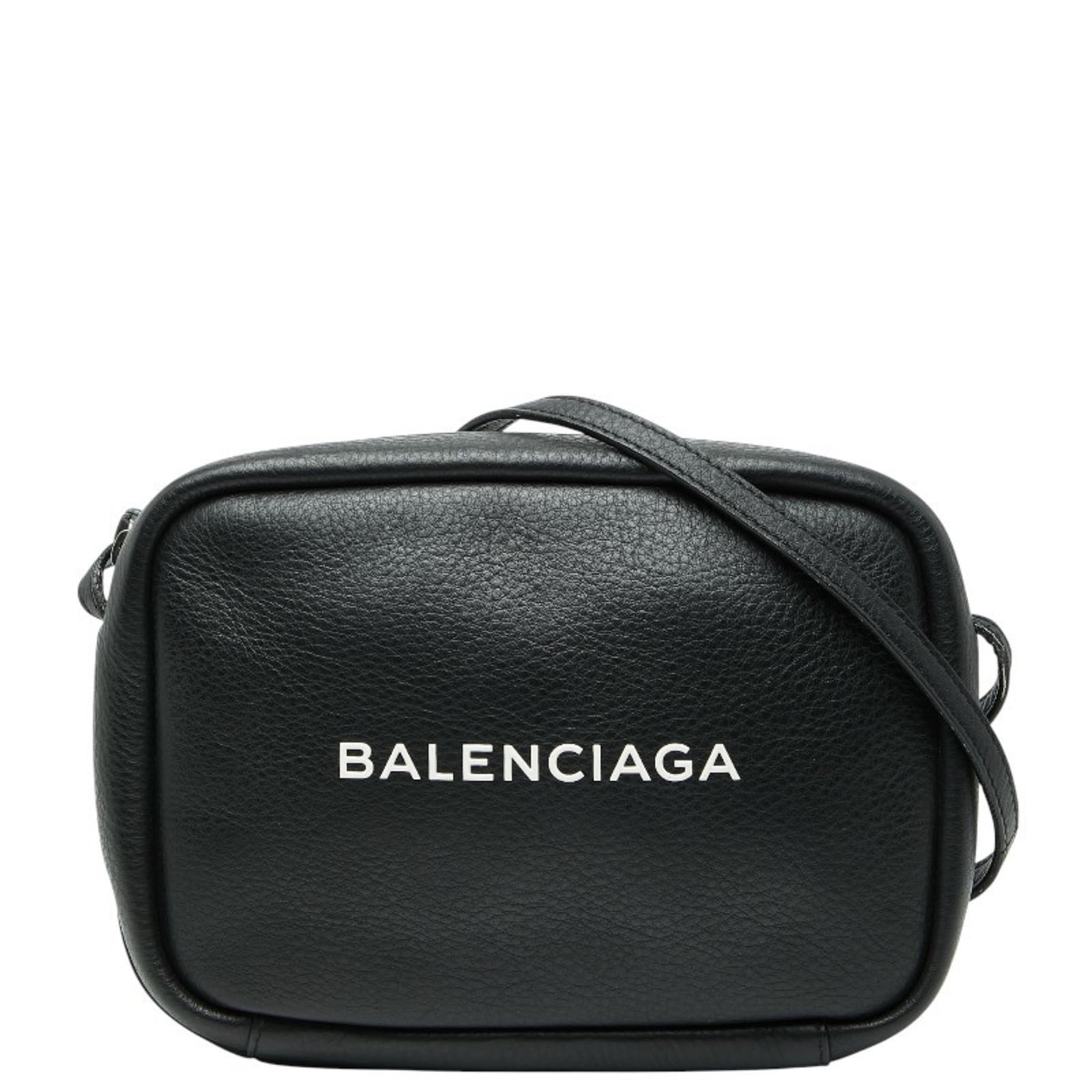 Shoulder Bag Leather: Shoulder Bag Leather Black leather shoulder bag with a classic design, bearing traces of usage and minor scratches. Measuring 17.5cm x 23cm x 4cm, it offers a compact and stylish storage solution. In