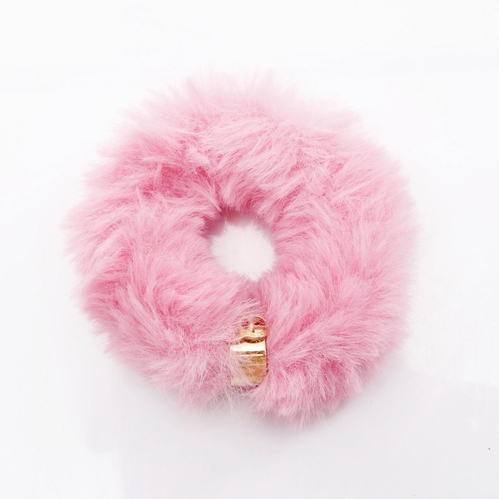Fur Scrunchie Chanel: Fur Scrunchie Chanel This pink fur scrunchie from Chanel features a soft, luxurious texture and a stylish design. With its 7cm x 8cm size and used condition, it has some minor scratches and dirt but