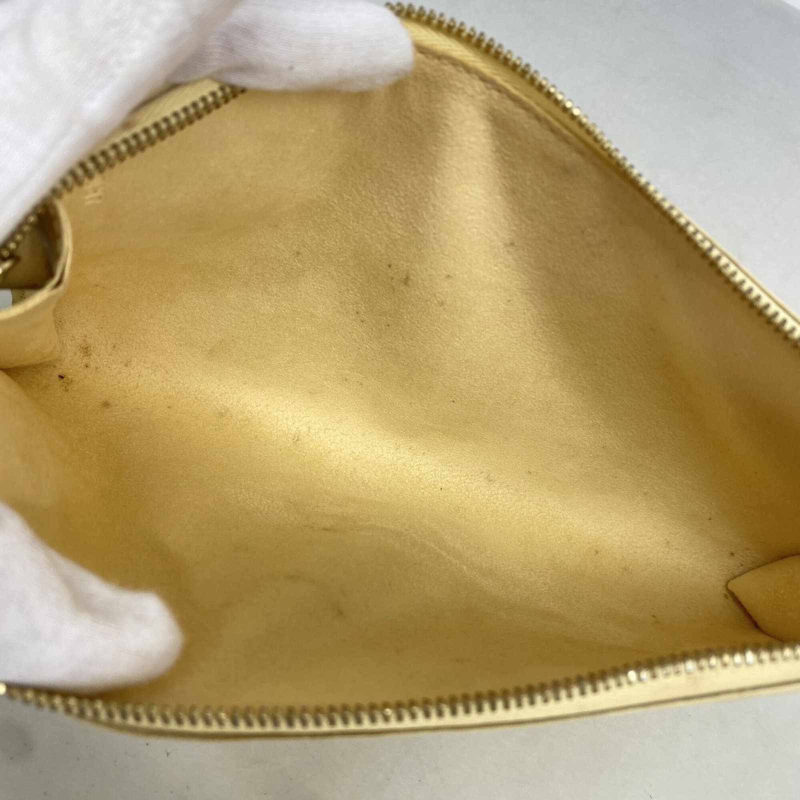 Louis Vuitton Pouch - 4