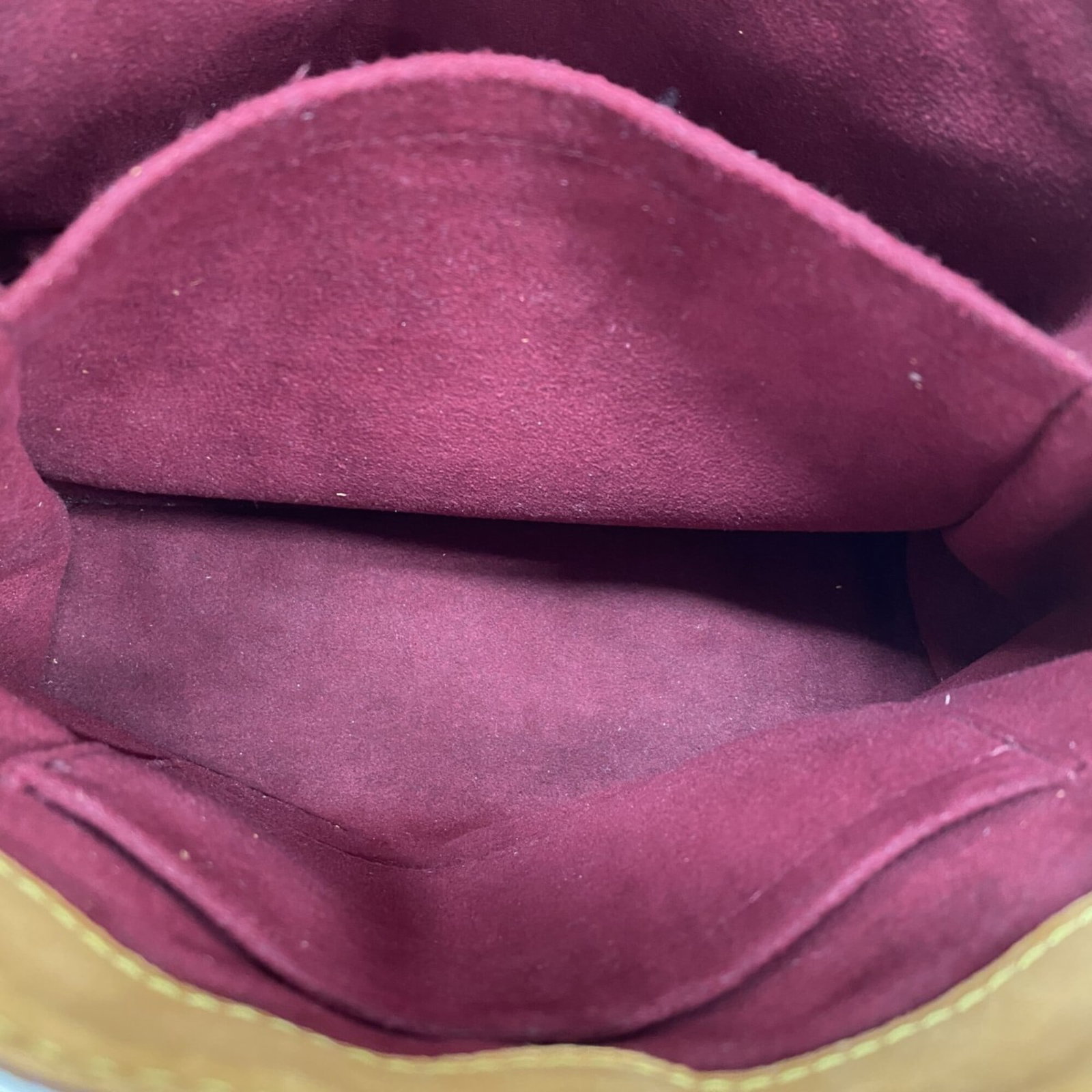 Handbag by Louis Vuitton - 4