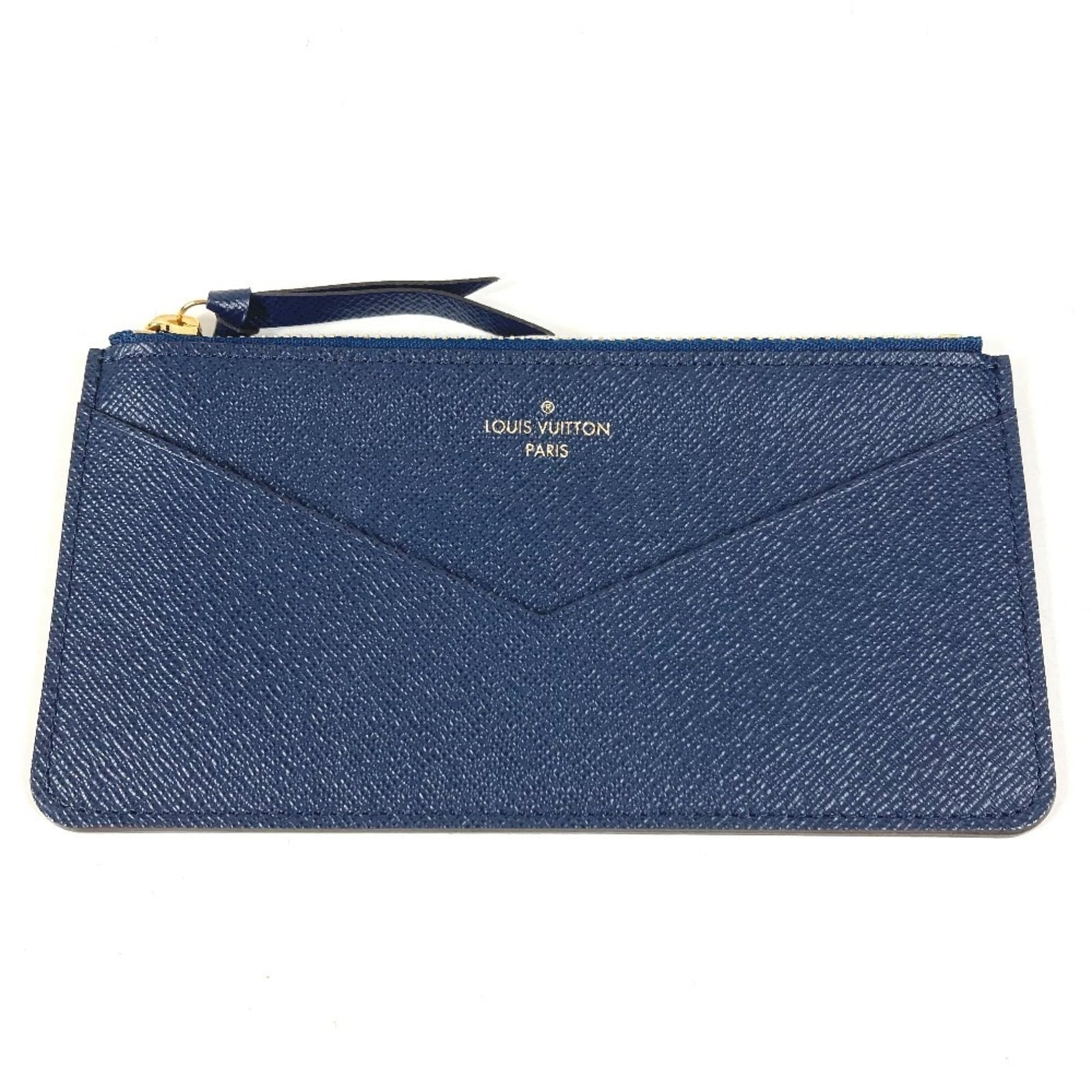 Coin purse leather case by Louis Vuitton: Coin purse leather case by Louis Vuitton This Louis Vuitton leather coin purse case features a classic navy color and measures 8cm x 16cm. With some minor scratches and dirt, it remains in very good