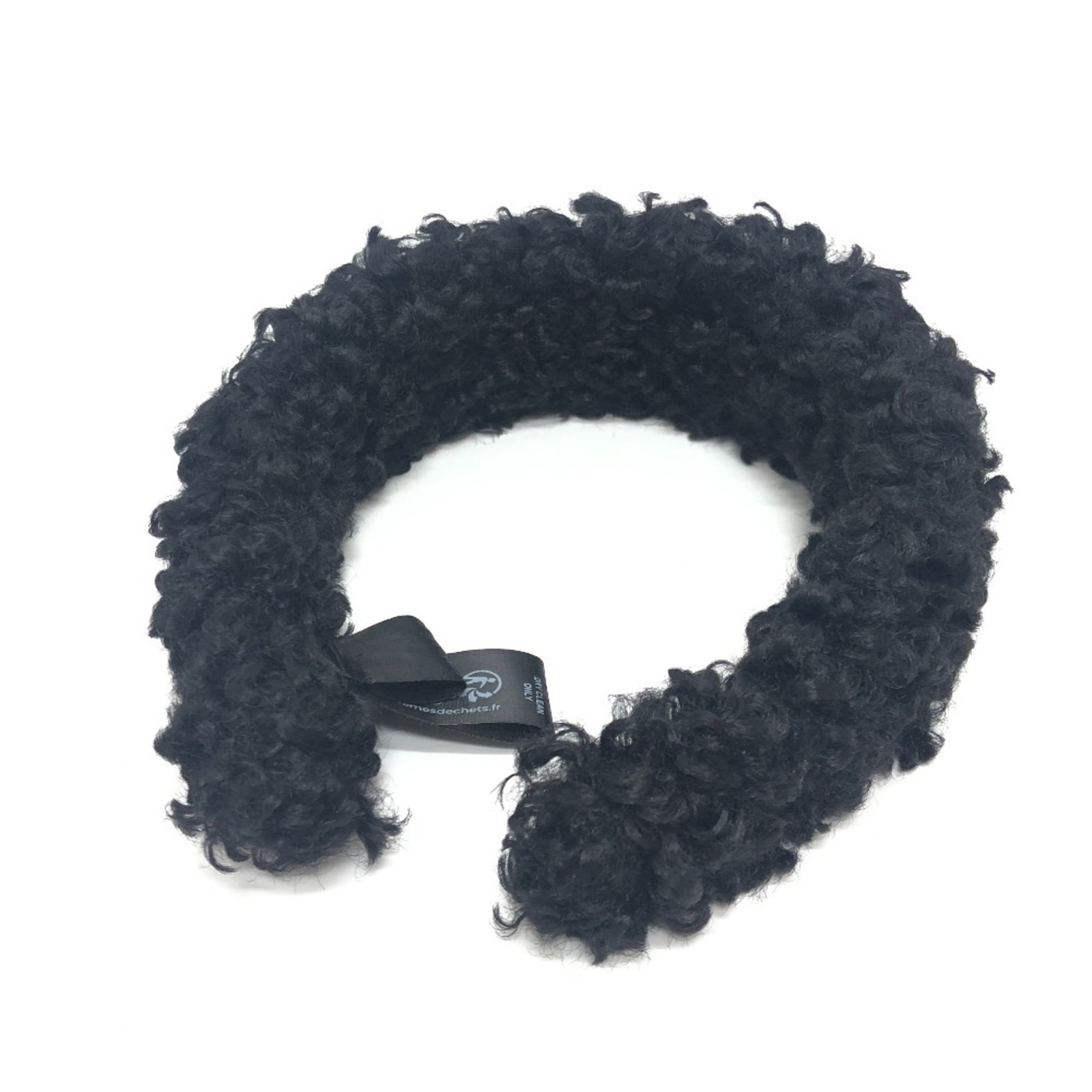 Unspecified Alice Band: Unspecified Alice Band Black Alice Band, 14cm x 5.51'' in size, bears a signature and is in mint condition, like new. This used item has been carefully preserved to maintain its original appearance.