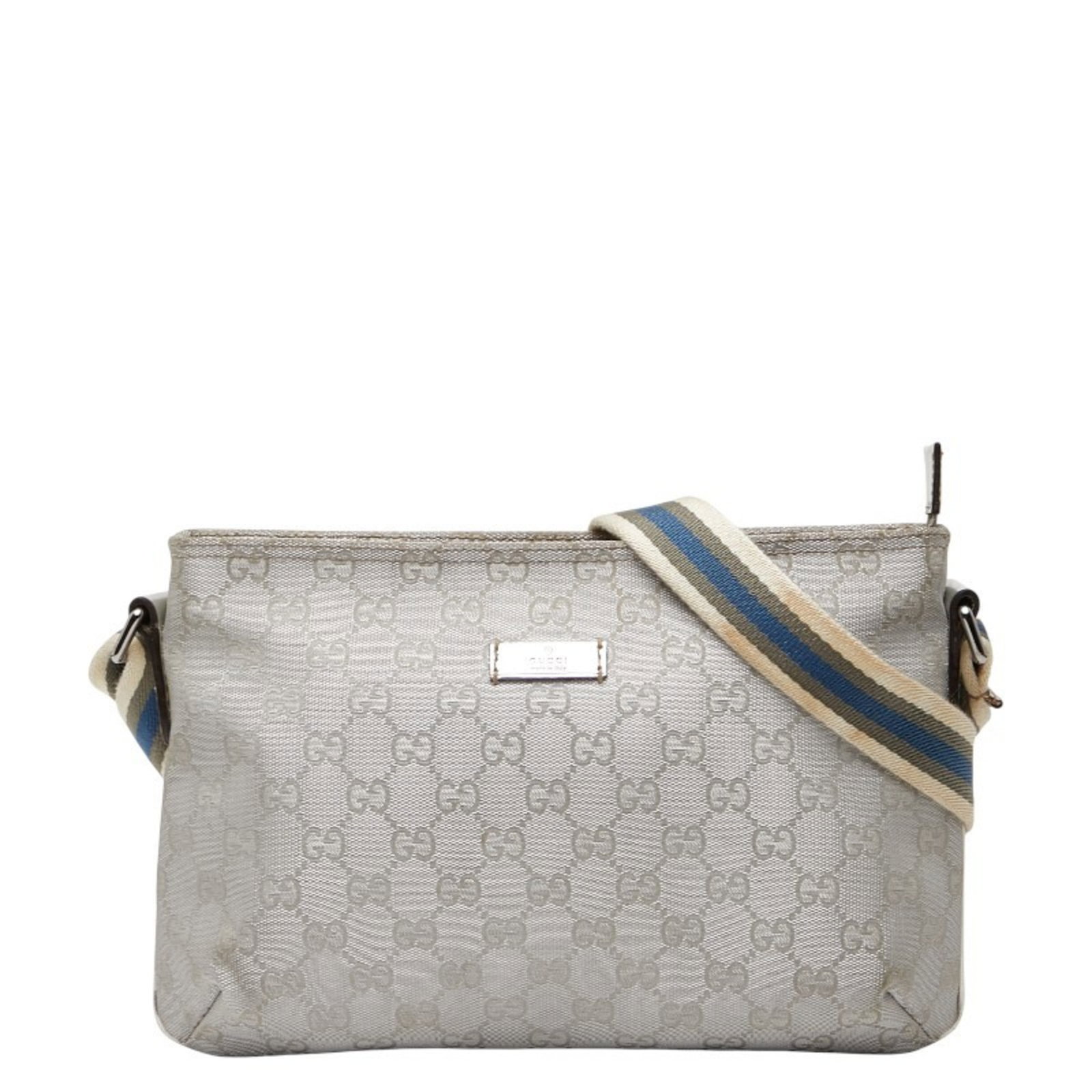 Gucci Shoulder Bag Gg Canvas: Gucci Shoulder Bag Gg Canvas Gucci Shoulder Bag in Gg Canvas features an open zipper pocket and silver closure, with a sturdy strap drop of 55cm. The bag's Gg canvas material has developed traces of
