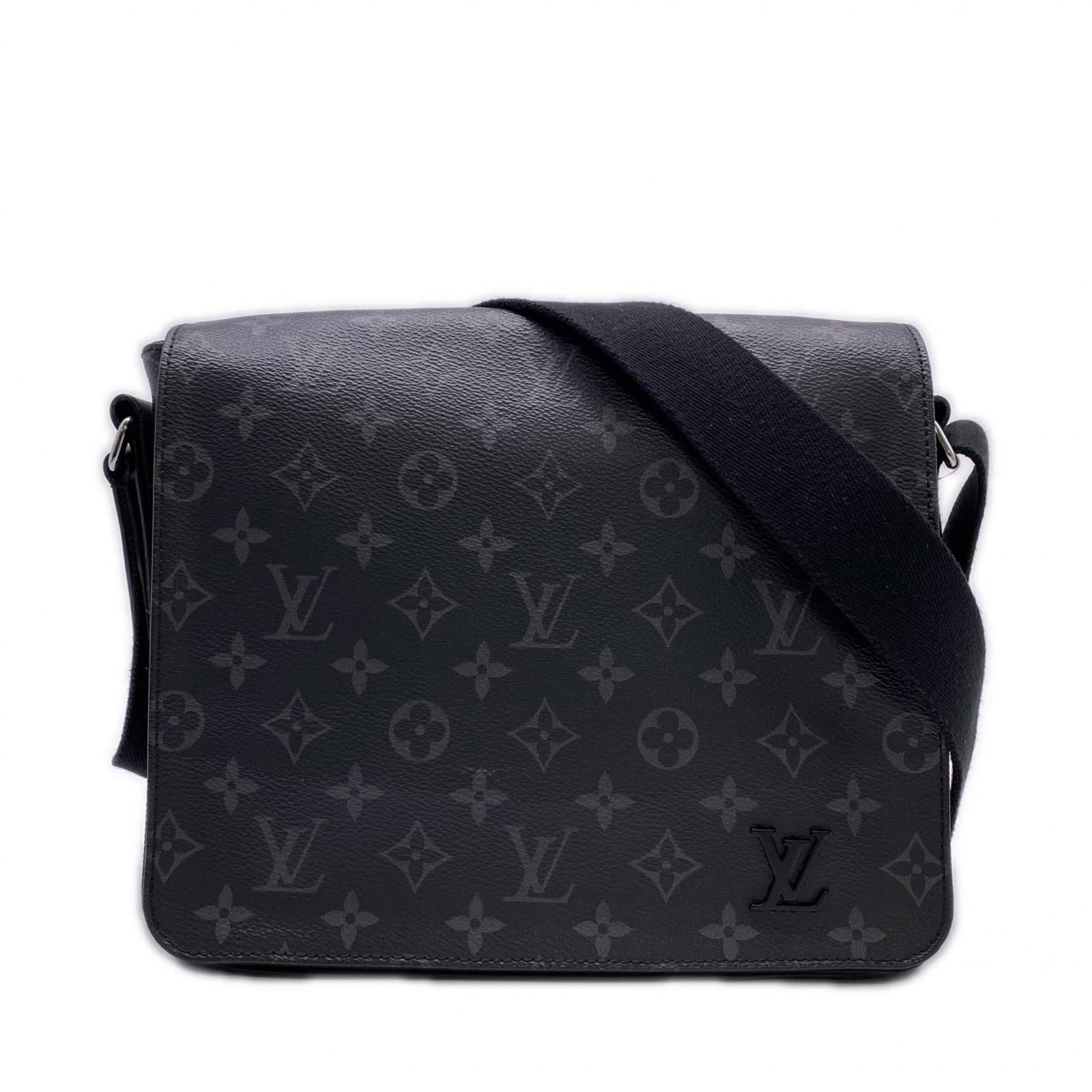 Coated Canvas By Shoulder Bag Louis Vuitton: Coated Canvas By Shoulder Bag Louis Vuitton Gray Coated Canvas Louis Vuitton Shoulder Bag. This pre-owned shoulder bag features coated canvas material, an open outer pocket, and measures 23cm x 25cm x