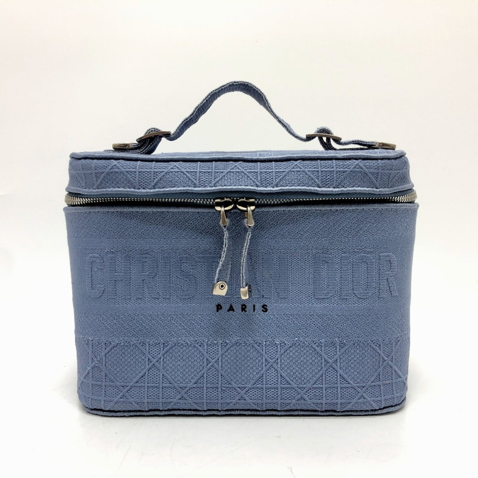 Handbag Cloth by Christian Dior: Handbag Cloth by Christian Dior Blue handbag cloth by Christian Dior, measuring 24cm x 19cm x 13.3cm with a 7.1inch handle, features traces of usage and minor scratches/dirt in good condition. The