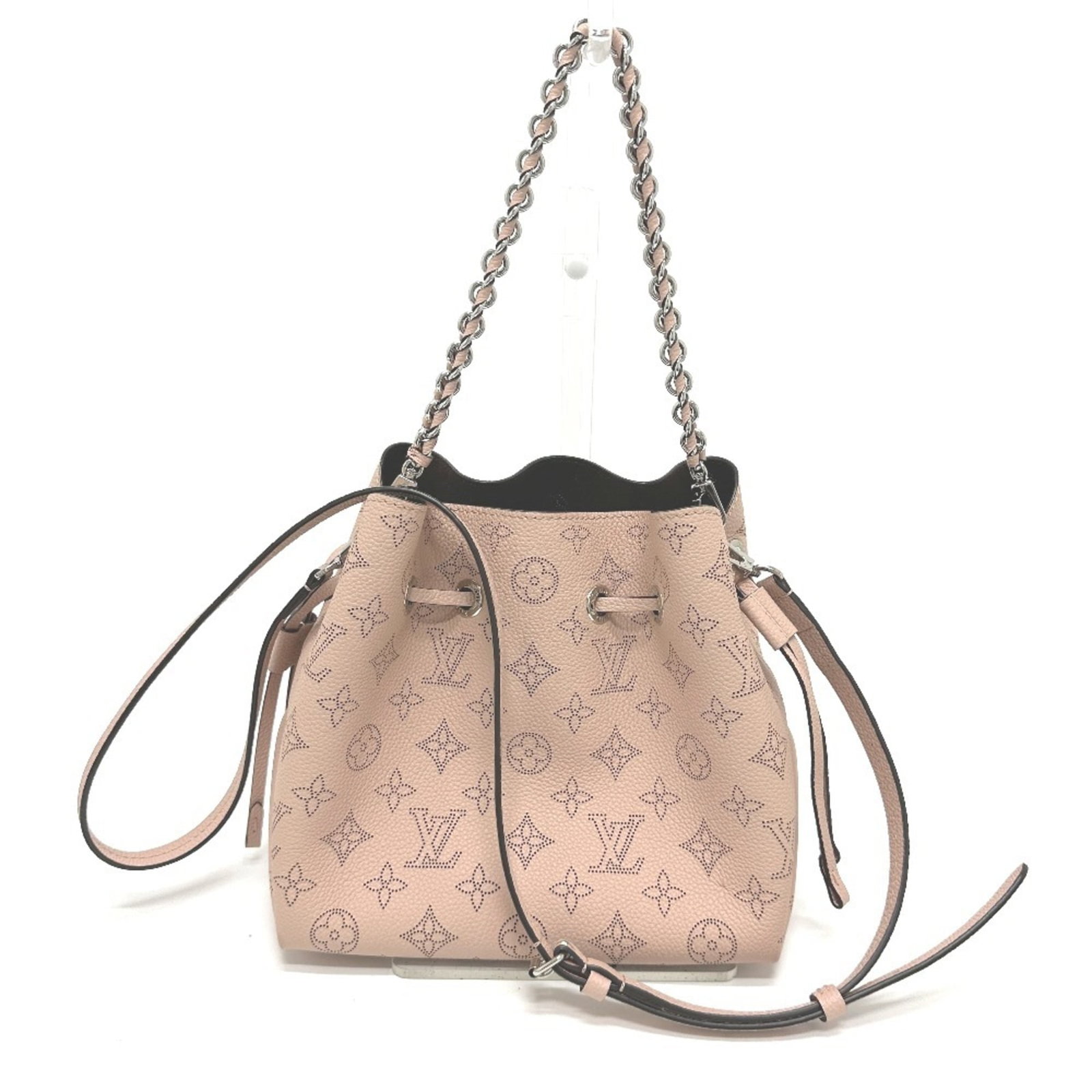 Mahina leather shoulder bag by Louis Vuitton: Mahina leather shoulder bag by Louis Vuitton Magnolia and pink hues blend in the classic Mahina leather, a timeless choice for Louis Vuitton's iconic shoulder bag. This pre-owned piece boasts a