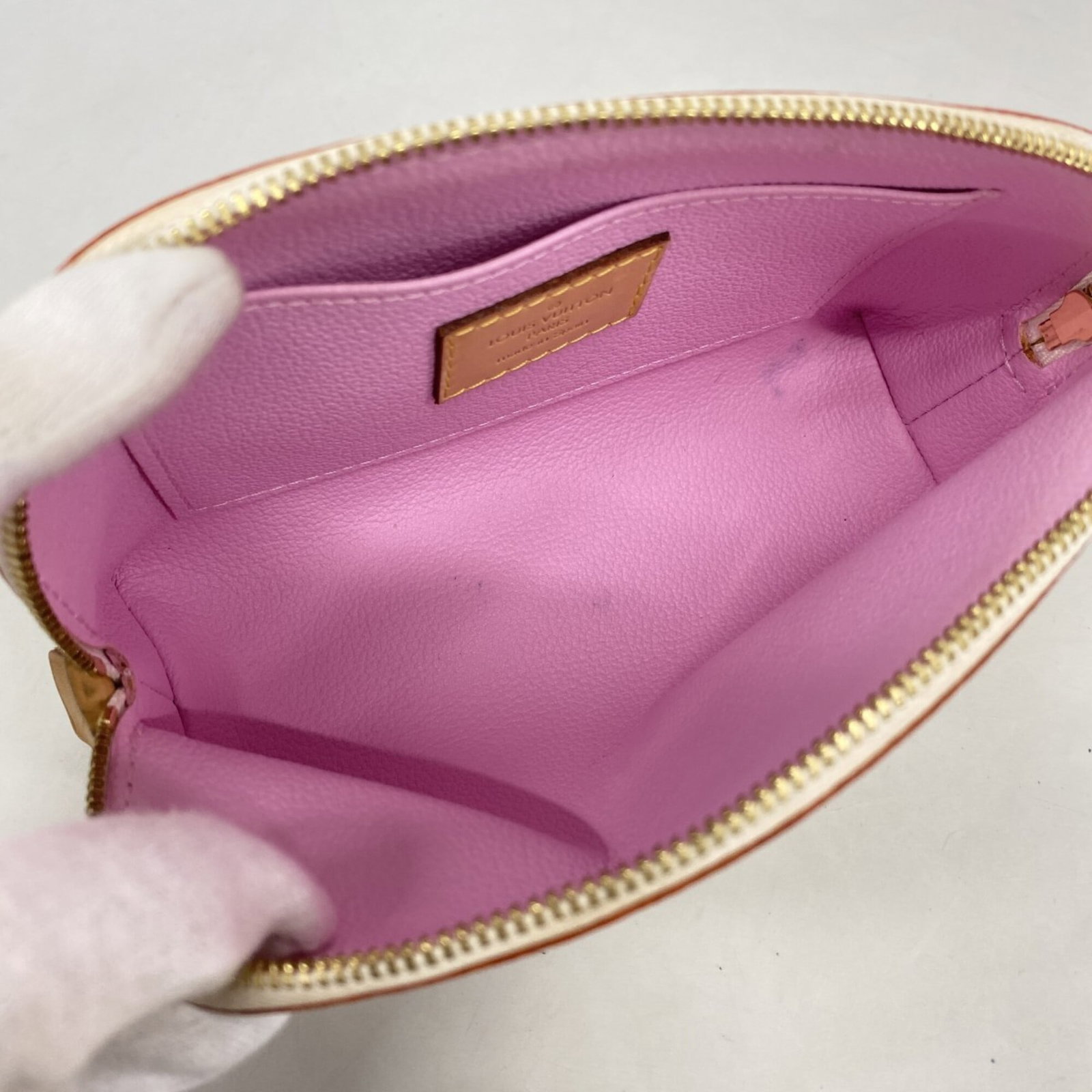 Louis Vuitton Pouch - 4