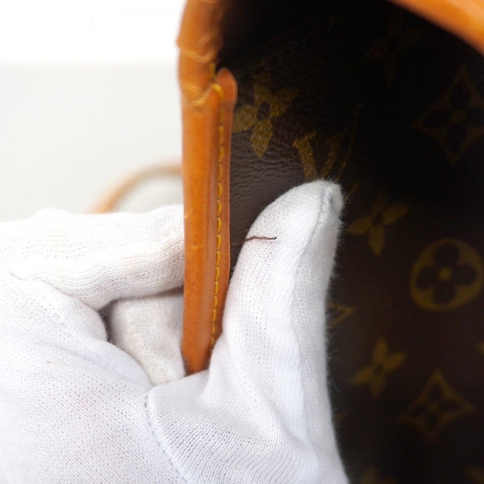 Handbag by Louis Vuitton - 8