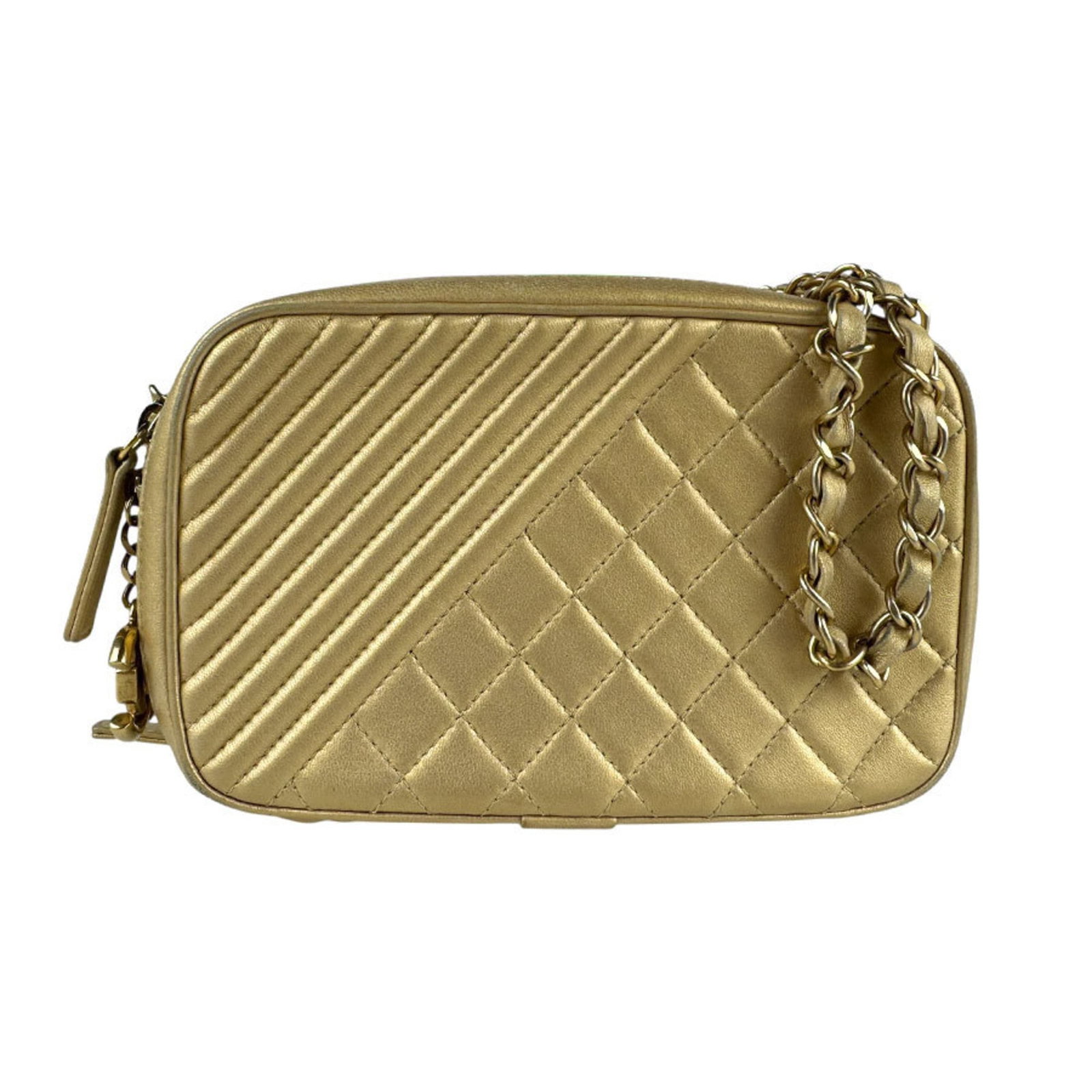 Shoulder bag leather Chanel: Shoulder bag leather Chanel This gold leather shoulder bag from Chanel features a classic design with a rich, luxurious feel. With its sturdy construction and timeless style, it's a versatile