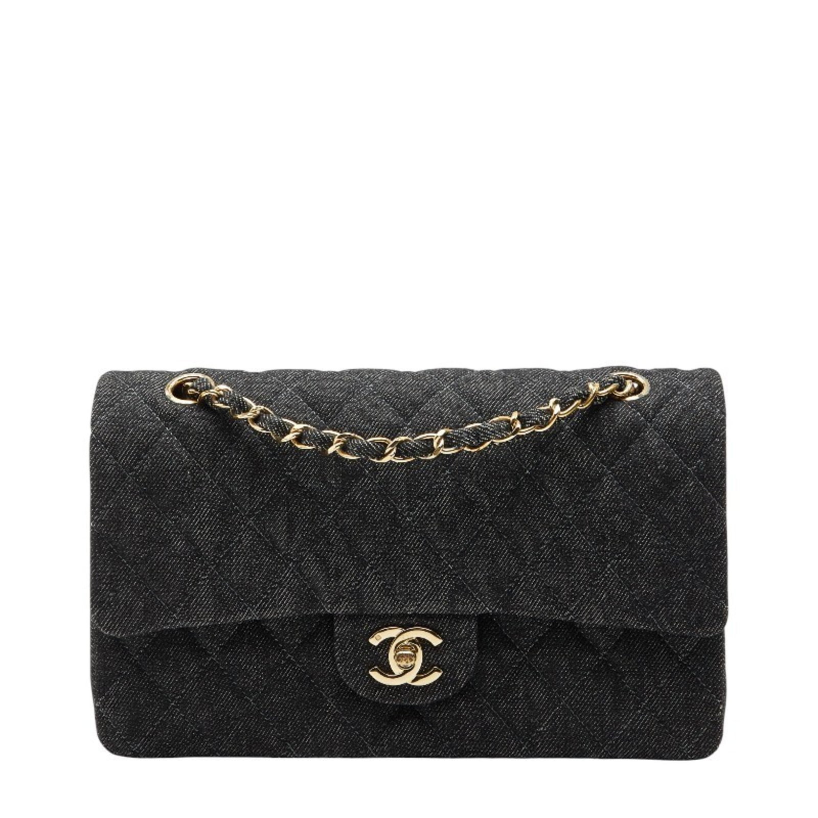 Chanel shoulder bag denim: Chanel shoulder bag denim Black denim shoulder bag with classic Chanel design, featuring a timeless silhouette and versatile style. Measuring 15.5cm x 25cm x 7cm, this used Chanel shoulder bag has