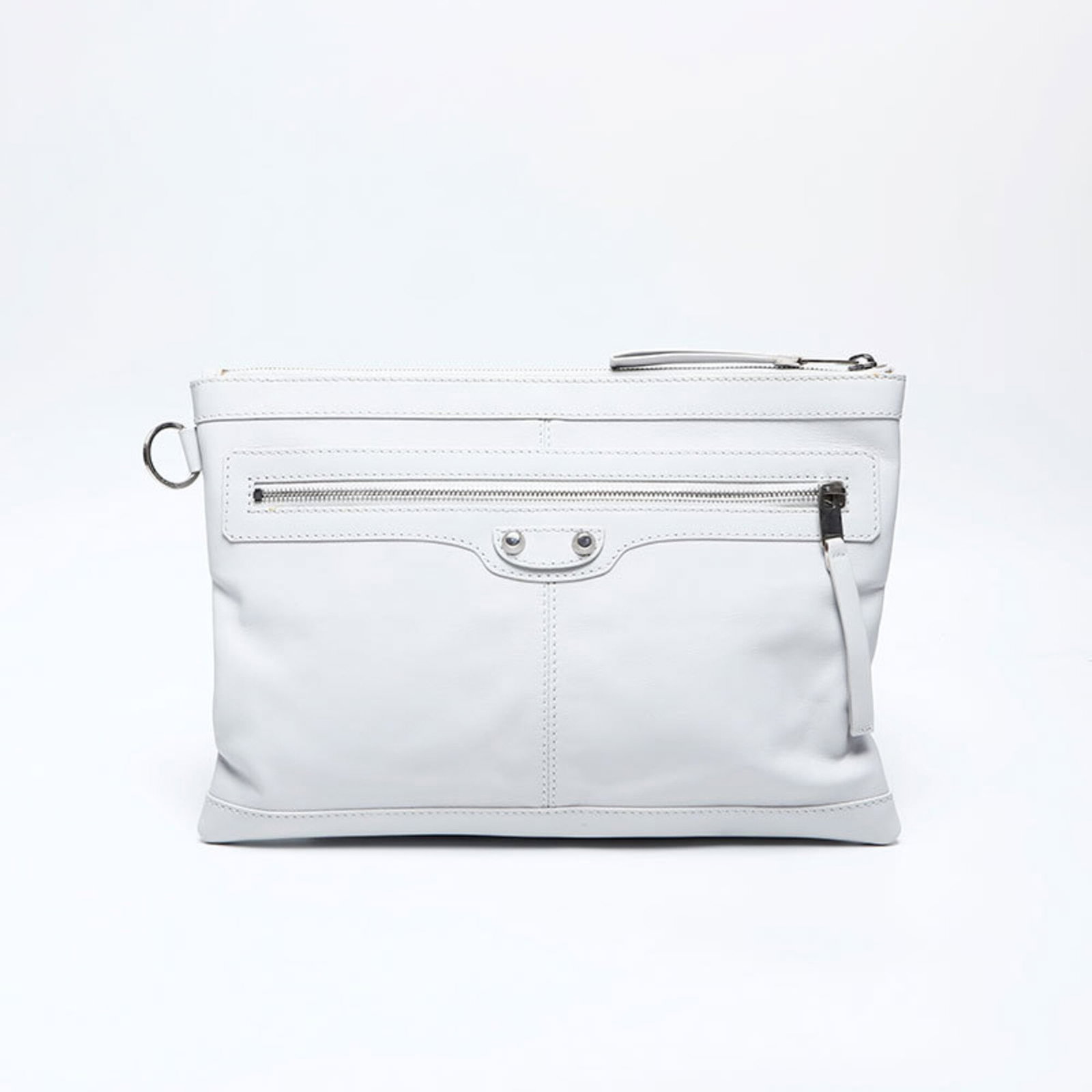 Bag clutch leather Balenciaga: Bag clutch leather Balenciaga This Balenciaga leather clutch bag features a crisp white color and measures 22cm x 32cm x 1cm. With its classic design, it showcases the brand's signature style. The