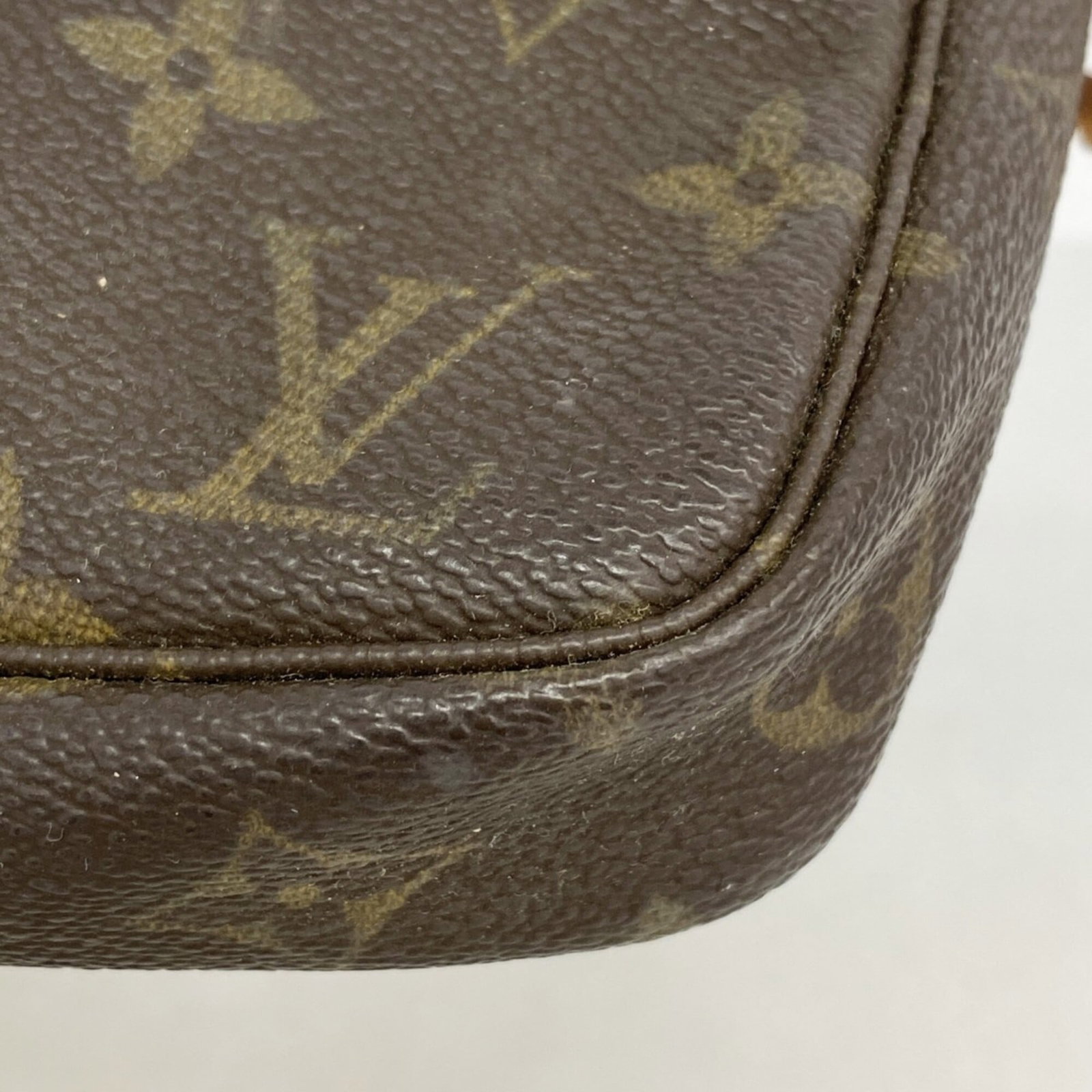 Louis Vuitton Pouch - 8
