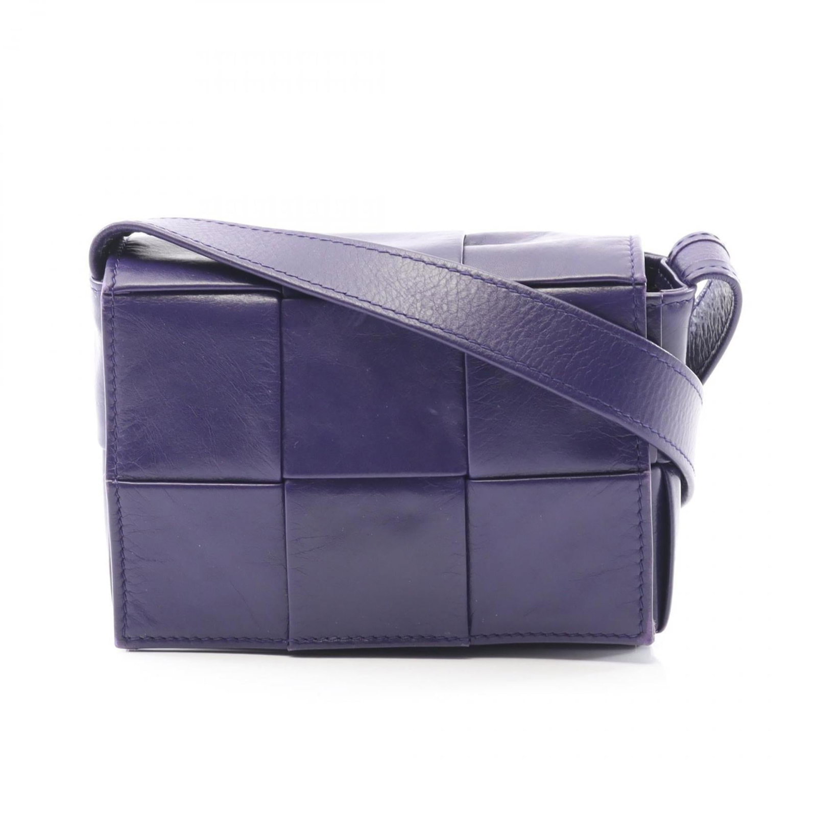 Veneta Leather Bag Shoulder: Veneta Leather Bag Shoulder Used Bottega Veneta Leather Shoulder Bag in purple, featuring a few traces of usage and minor scratches/dirt. The bag measures 8cm x 12cm x 4cm and is in very good conditio