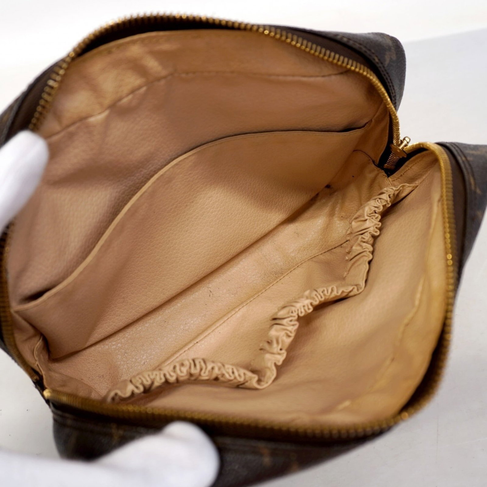 Louis Vuitton Pouch - 4