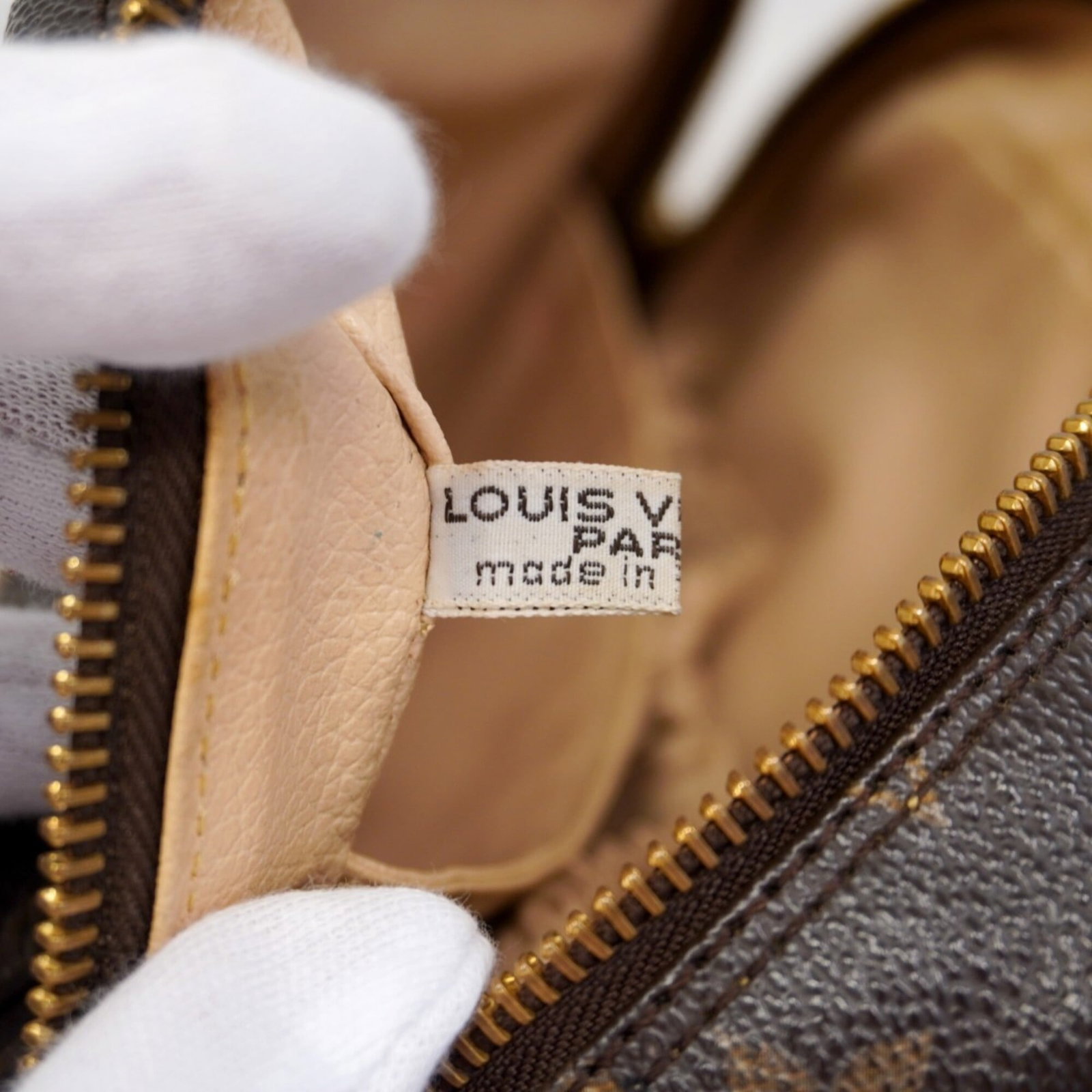 Louis Vuitton Pouch - 5