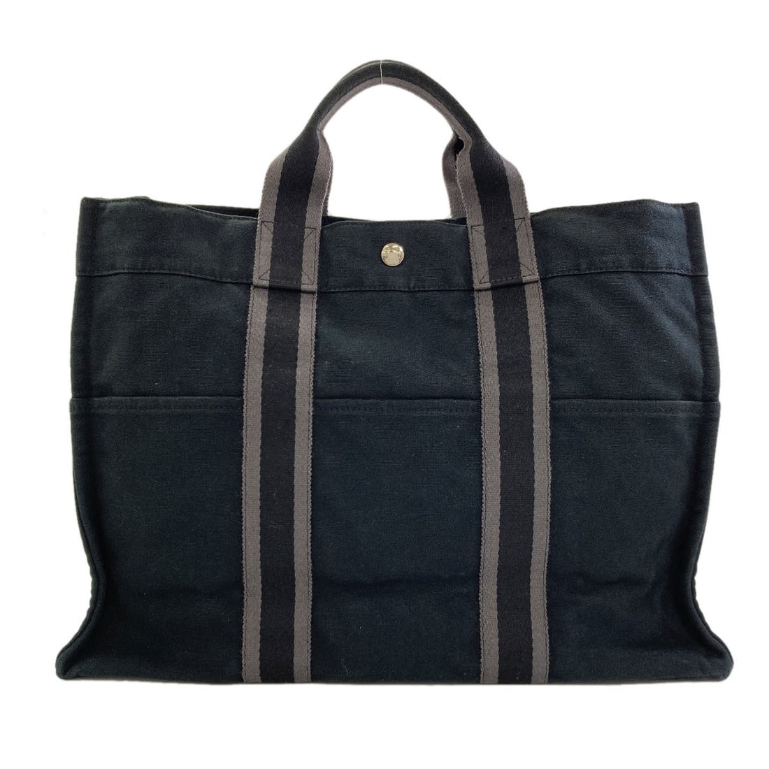 Hermes Sack Fool Toe Mm Silverhardware Handbag Canvas: Hermes Sack Fool Toe Mm Silverhardware Handbag Canvas Canvas bag with black exterior, featuring silver hardware. Bearer of the iconic Herm?s Sack style, this handbag showcases classic design elements.