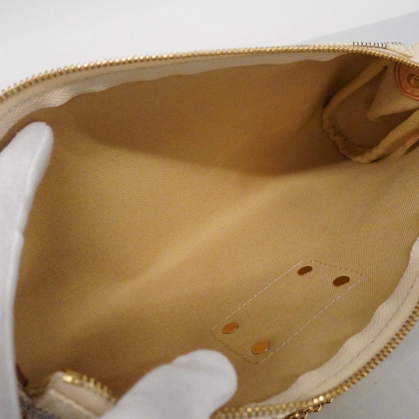 Handbag by Louis Vuitton - 4