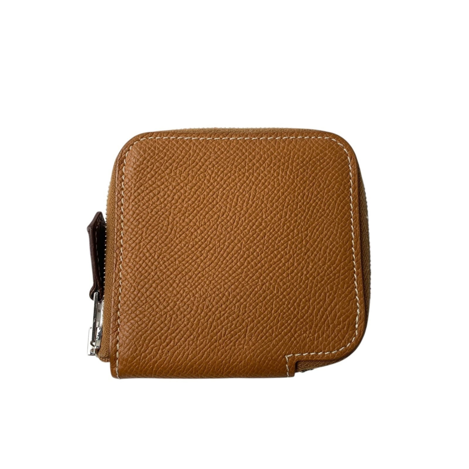 Hermes Coin Purse/ Coin Case Epsom Leather: Hermes Coin Purse/ Coin Case Epsom Leather Epsom leather coin purse with gold finish, measuring 8cm x 8cm in size. This used item features traces of usage and minor scratches, showcasing its