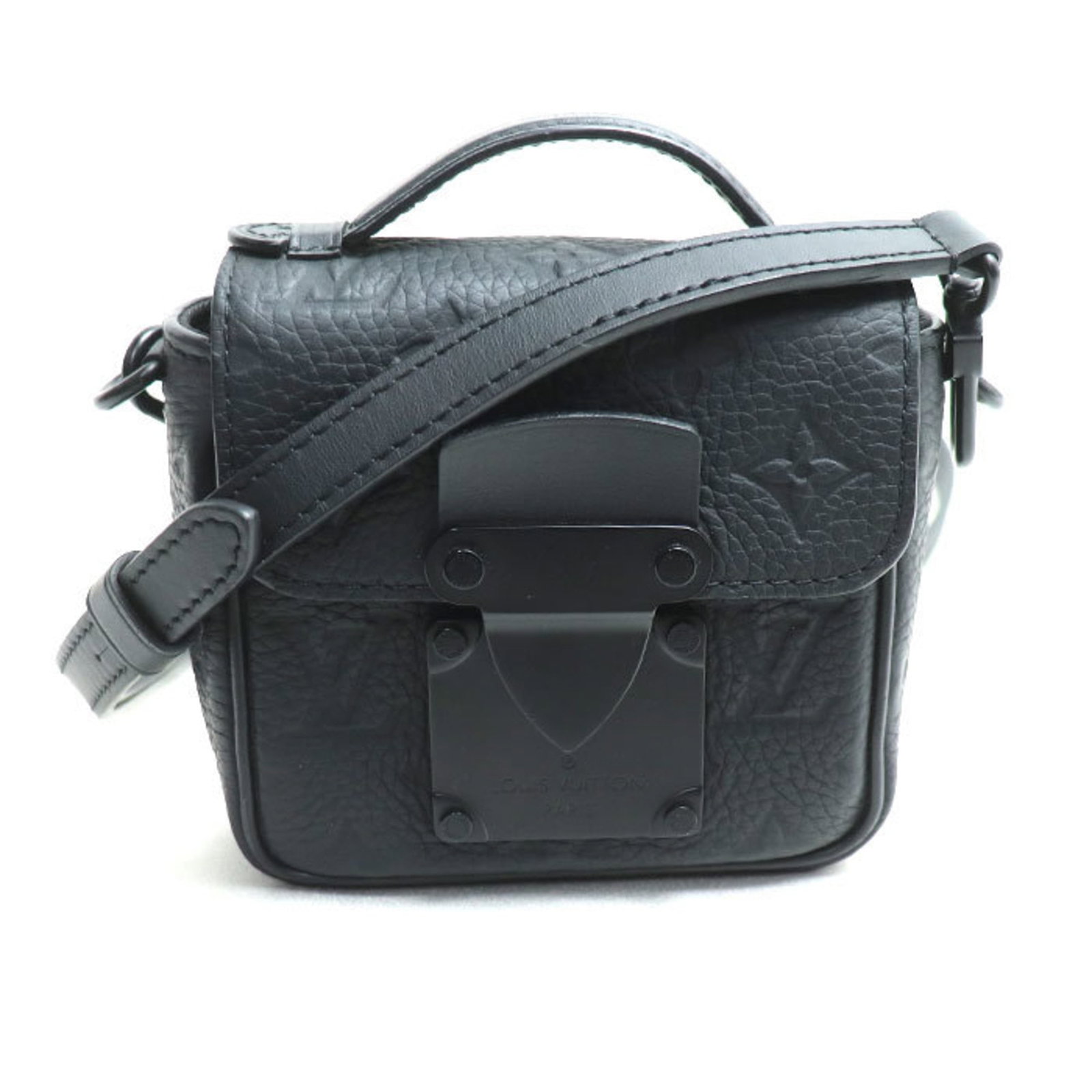 Shoulder Bag Leather Vuitton Louis: Shoulder Bag Leather Vuitton Louis Used Louis Vuitton Leather Shoulder Bag. This black taurillon leather bag features a classic design with a 9cm handle and adjustable strap length, measuring 108-132c