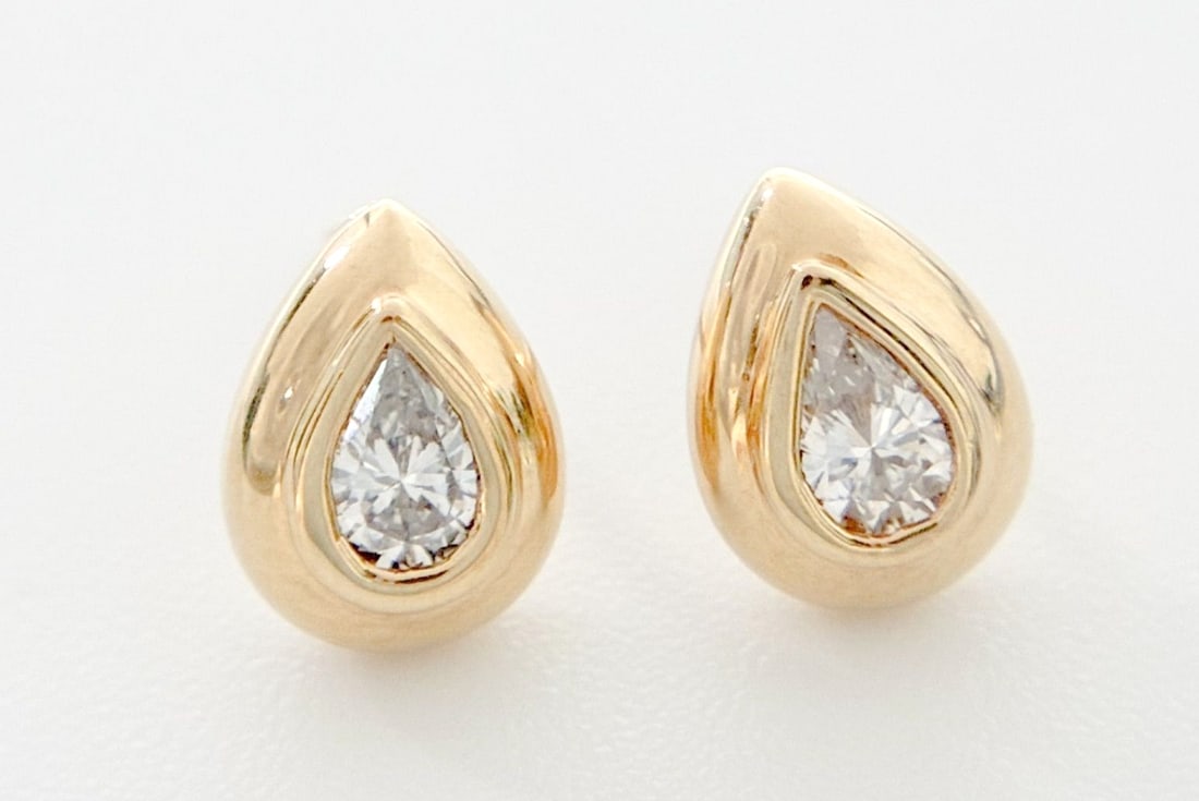Yellow Gold 18k Boutique Teardrop Earrings Diamond Pear Shape Mouawad Stud: Yellow Gold 18k Boutique Teardrop Earrings Diamond Pear Shape Mouawad Stud Item Specifics: Antique: No Shape: Teardrop Occasion: Anniversary Birthday Christening Christmas Confirmation/Communion Engag