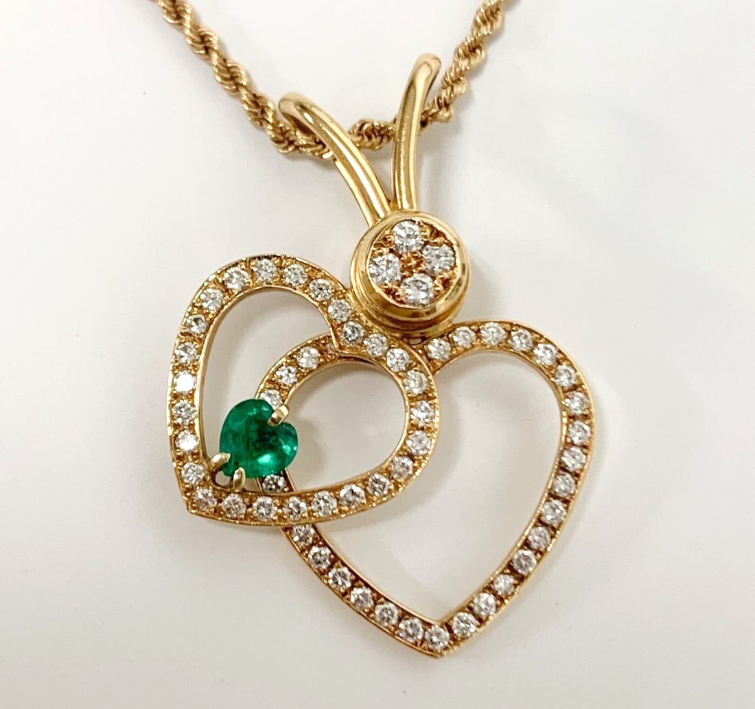 Waltham Emerald Diamond Swing Double Heart 18k Yellow Gold Pendant Necklace: Waltham Emerald Diamond Swing Double Heart 18k Yellow Gold Pendant Necklace Item Specifics: Pendant Shape: Heart Color: Gold Main Stone Color: Green Material: 18k Metal: Yellow Gold Secondary Stone: D