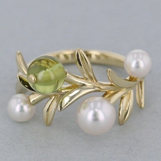 Mikimoto Pearl Peridot 18k Yellow Gold Olive Leaf Band Ring with Box Flower Gift: Mikimoto Pearl Peridot 18k Yellow Gold Olive Leaf Band Ring with Box Flower Gift Item Specifics: Shape: Leaf Occasion: Anniversary Birthday Christening Christmas Engagement Graduation Mother"s Day Val