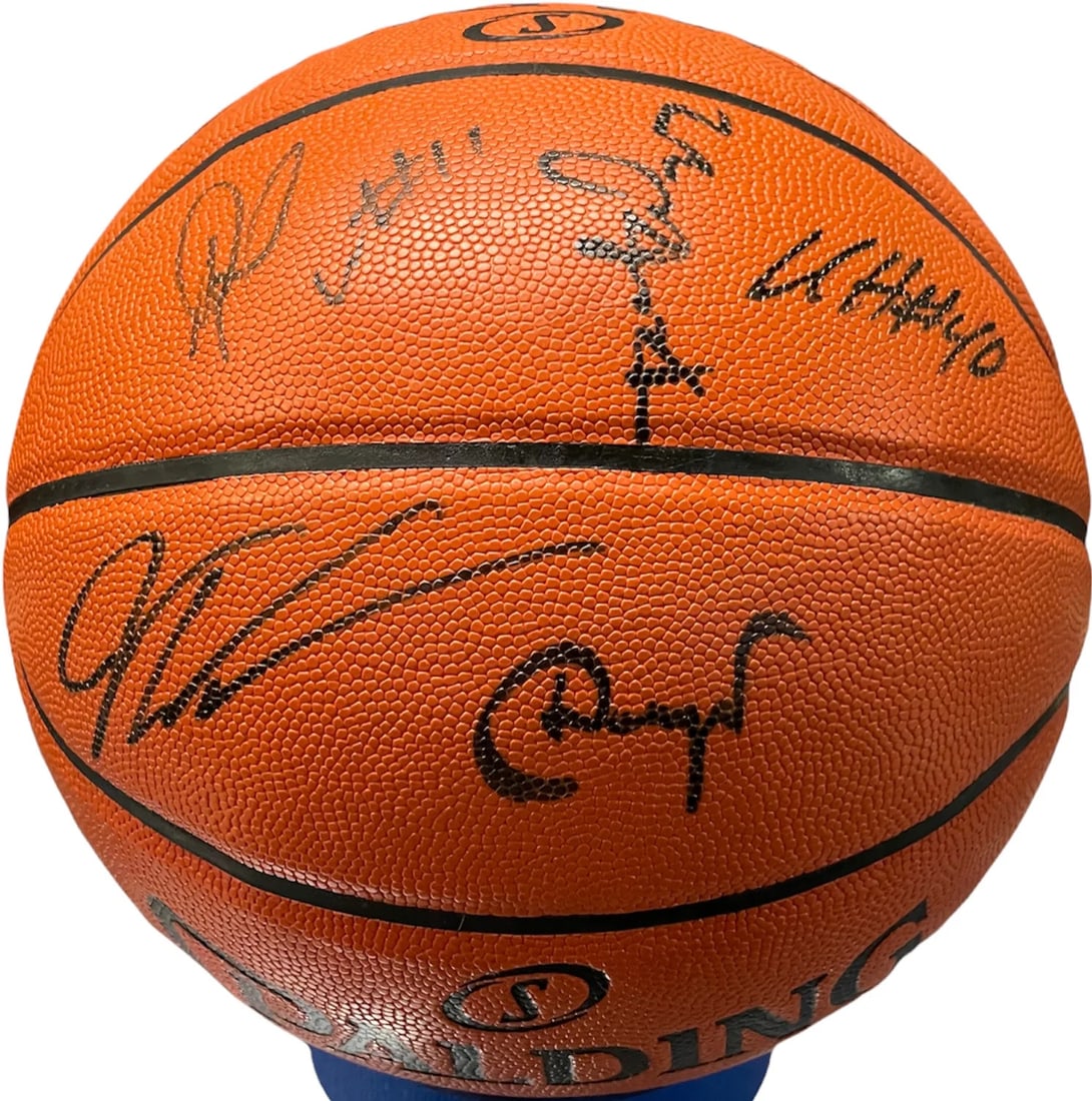 I/ O MIAMI HEAT BASKETBALL AUTOGRAPHED 2016-17: I/ O MIAMI HEAT BASKETBALL AUTOGRAPHED 2016-17 Authentic I/O Miami Heat Basketball Signed by 15 Notable Players, Including Goran Dragic and Hassan Whiteside. This unique piece features a sharpie