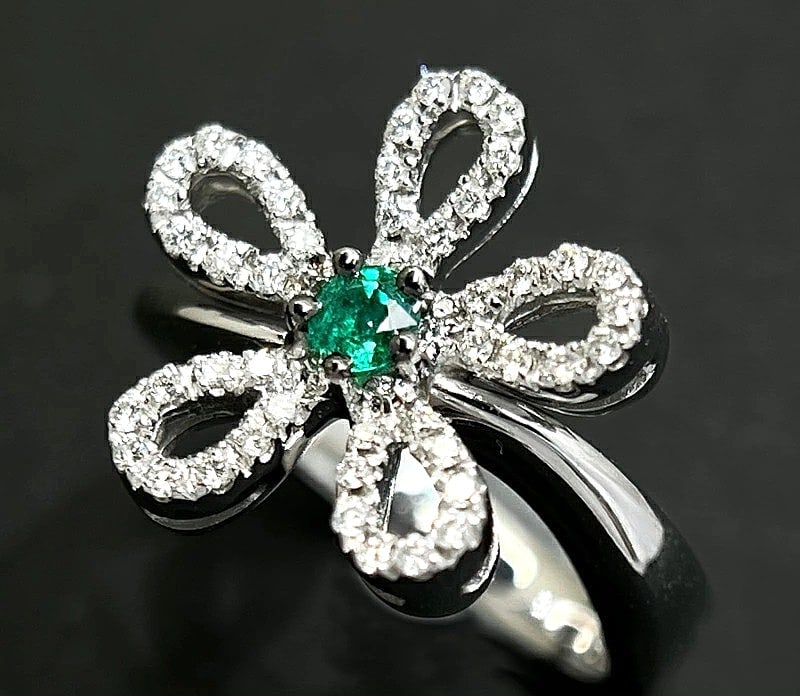 Valentina Callegher Di.go Emerald Diamond Flower 18k White Gold Ring US 3.5 EU46: Valentina Callegher Di.go Emerald Diamond Flower 18k White Gold Ring US 3.5 EU46 Item Specifics: Shape: Flower Occasion: Anniversary Birthday Christening Christmas Engagement Graduation Mother"s Day