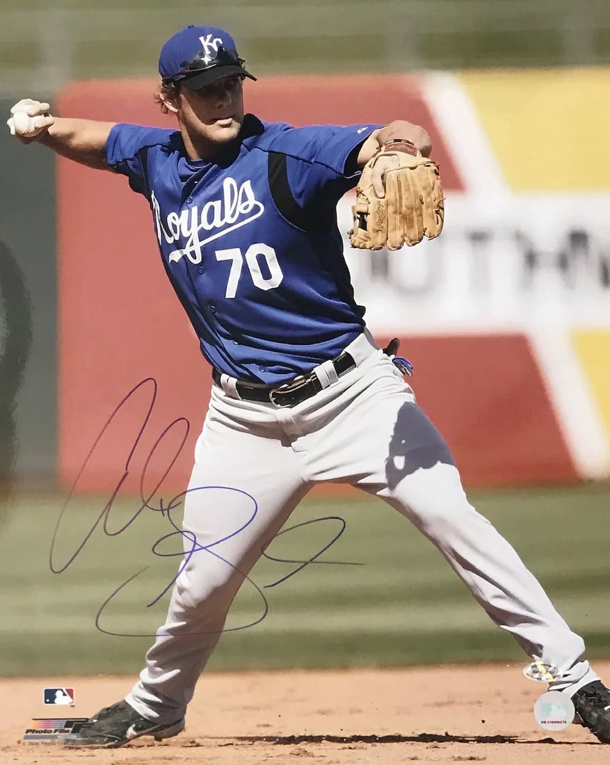 Alex Gordon Royals Kansas City Autographed 16x20 Photo: Alex Gordon Royals Kansas City Autographed 16x20 Photo Item Specifics: Alex Gordon Autographed Kansas City Royals 16x20 Photo Signed inblue sharpie across the front of the photo Autograph is authentic