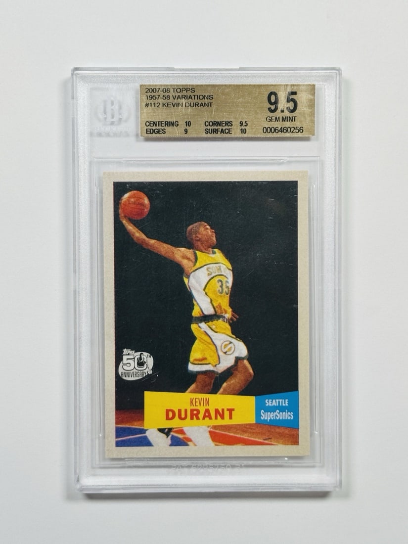 TOPPS KEVIN DURANT 2007-08 #112 BGS 9.5: TOPPS KEVIN DURANT 2007-08 #112 BGS 9.5 BGS 9.5 graded, the Kevin Durant 2007-08 #112 Topps card showcases his rookie year in standard size with a high level of authentication. This variant BCCG 10