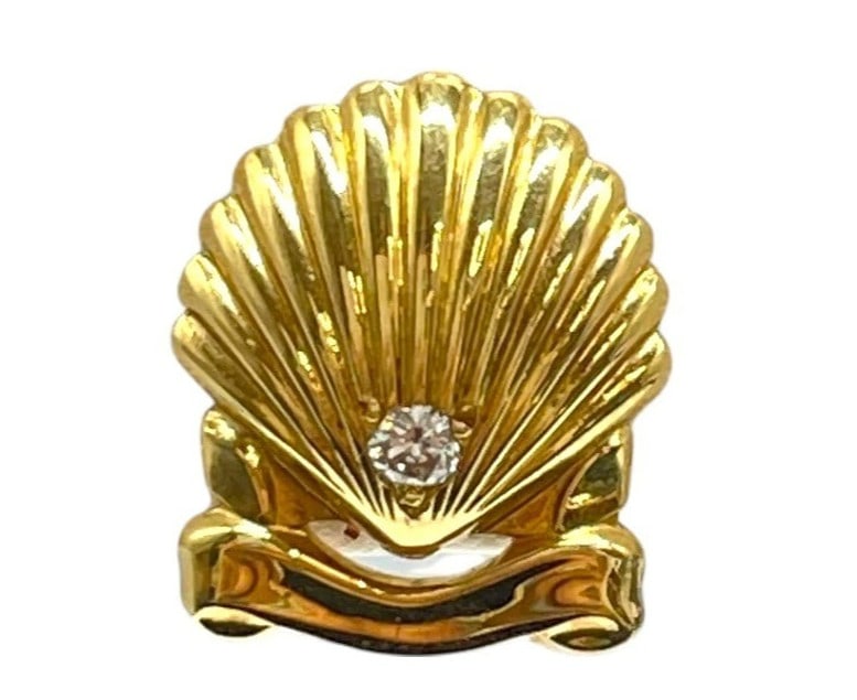 Cartier 18k Yellow Gold Diamond Scallop Shell Pin Brooch 1P with Original Box: Cartier 18k Yellow Gold Diamond Scallop Shell Pin Brooch 1P with Original Box Item Specifics: Number Of Diamonds: 1 Shape: Shell Main Stone Creation: Natural Occasion: Anniversary Birthday Christening