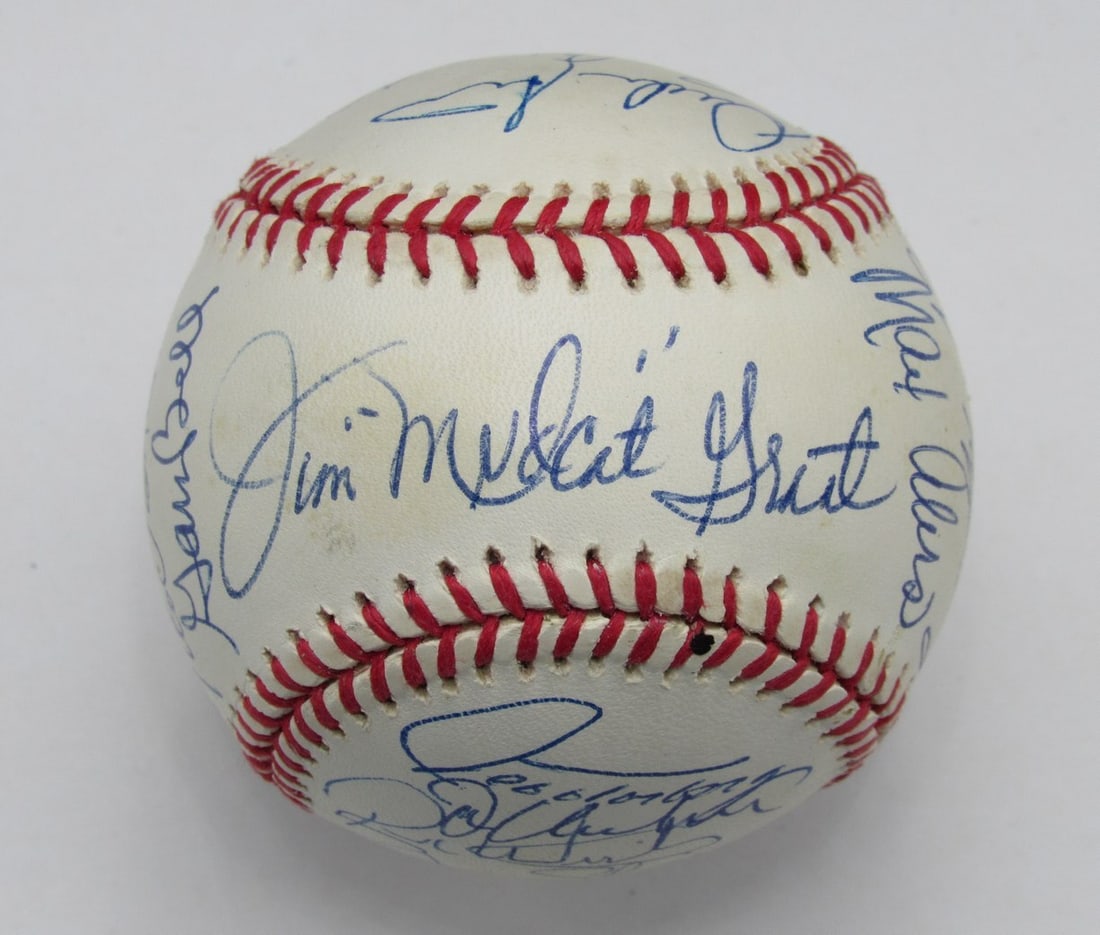 Cleveland Indians Team Signed by 21 OAL Baseball Grant Torborg Barker 191896: Cleveland Indians Team Signed by 21 OAL Baseball Grant Torborg Barker 191896 Signed by 21 OAL Baseball Grant Torborg, a unique piece for baseball enthusiasts. This Cleveland Indians signed ball bears