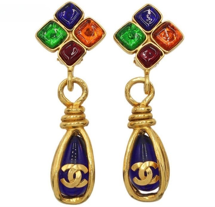 Vintage CHANEL 95P Coco Mark CC Multicolored Gripoix Dangle Earring with Box: Vintage CHANEL 95P Coco Mark CC Multicolored Gripoix Dangle Earring with Box Item Specifics: Brand: CHANEL Type: earring Closure: Clip-On Color: Gold Style: Earrings Main Stone Color: multicolored Mat