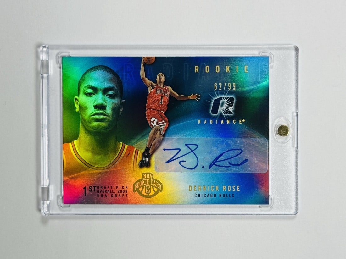 ROOKIE DERRICK ROSE AUTO 2008-09 UPPER DECK RADIANCE: ROOKIE DERRICK ROSE AUTO 2008-09 UPPER DECK RADIANCE Signed by Derrick Rose, rookie card from the 2008-09 Upper Deck Radiance set, numbered 89. This parallel print features a unique radiance effect an