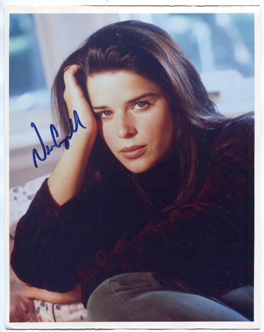 Campbell Neve Autographed Photo: Campbell Neve Autographed Photo Item Specifics: Neve Campbell Autographed 8x10 Photo Photo is signed in blue sharpie Item is authenticated by Rich Altman's , and will be accompanied with a COA from . 
