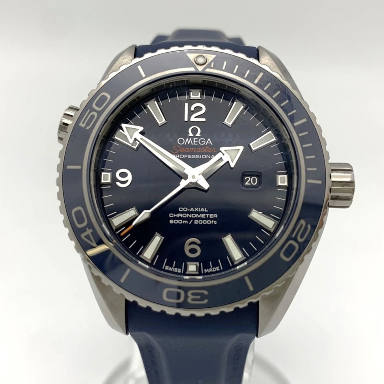 Omega Wristwatch: Omega Wristwatch Stainless steel case and rubber band provide a durable and comfortable fit, while the blue dial adds a touch of style. This Omega wristwatch features a classic design with a diameter