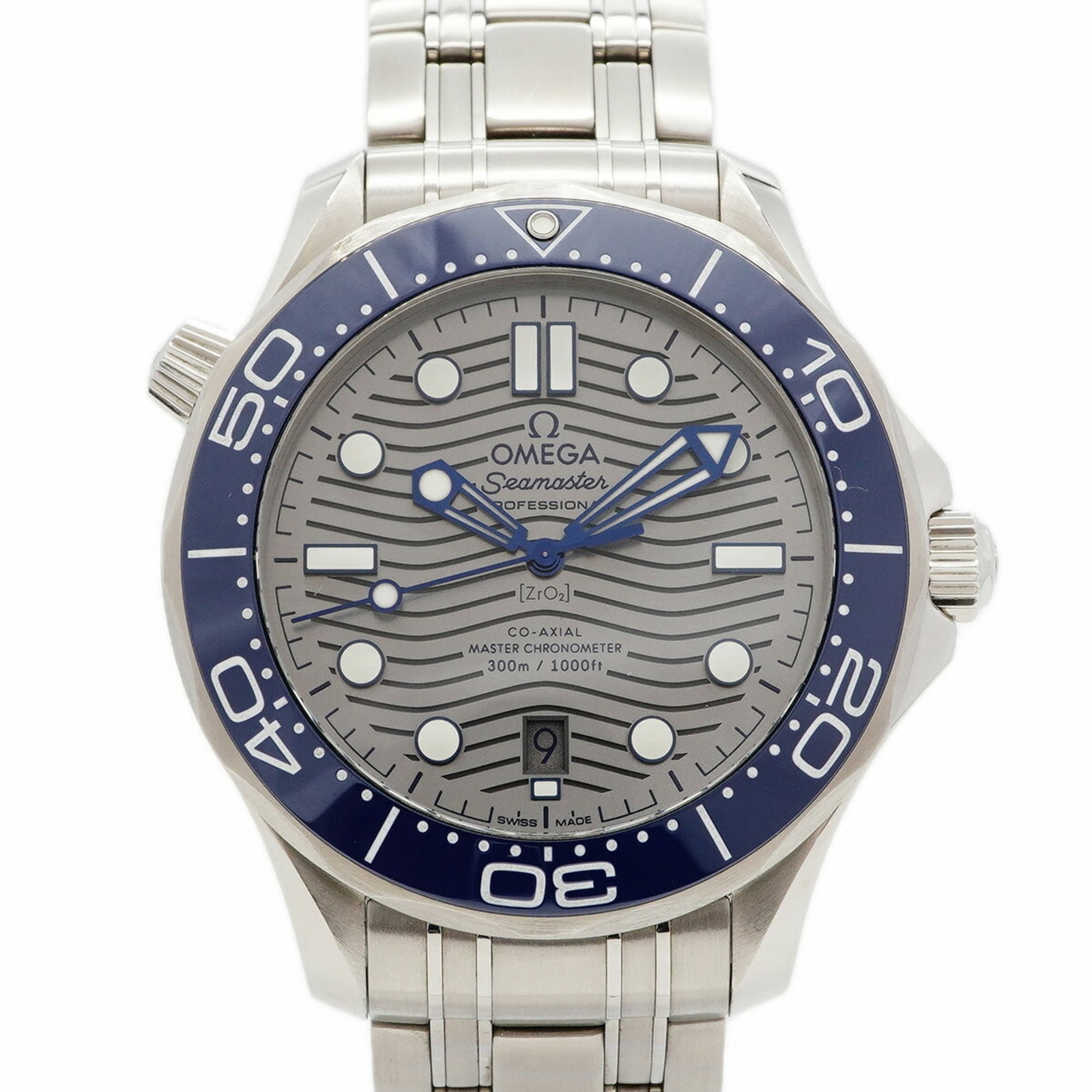 Omega Wristwatch: Omega Wristwatch Stainless steel band and gray dial make for a sleek, versatile timepiece. The 42mm case diameter provides a comfortable fit for wrists up to 18cm in size. With its used condition and