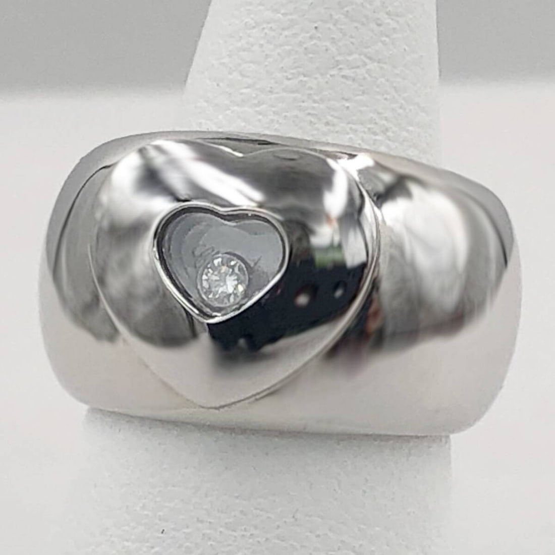 Chopard Happy Diamond Heart 18k White Gold Chubby Wide Band Ring US6 18.2?: Chopard Happy Diamond Heart 18k White Gold Chubby Wide Band Ring US6 18.2? Item Specifics: Antique: No Number Of Diamonds: 1 Shape: Heart Occasion: Anniversary Birthday Christening Christmas Engagemen