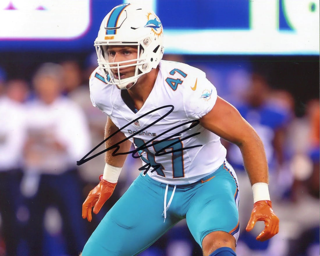 Alonso Kiko Autographed 8x10 Photo: Alonso Kiko Autographed 8x10 Photo Kiko Alonso's intense focus on the field is captured in this authentic 8x10 photo, signed in black sharpie across the front. The image showcases Alonso waiting for