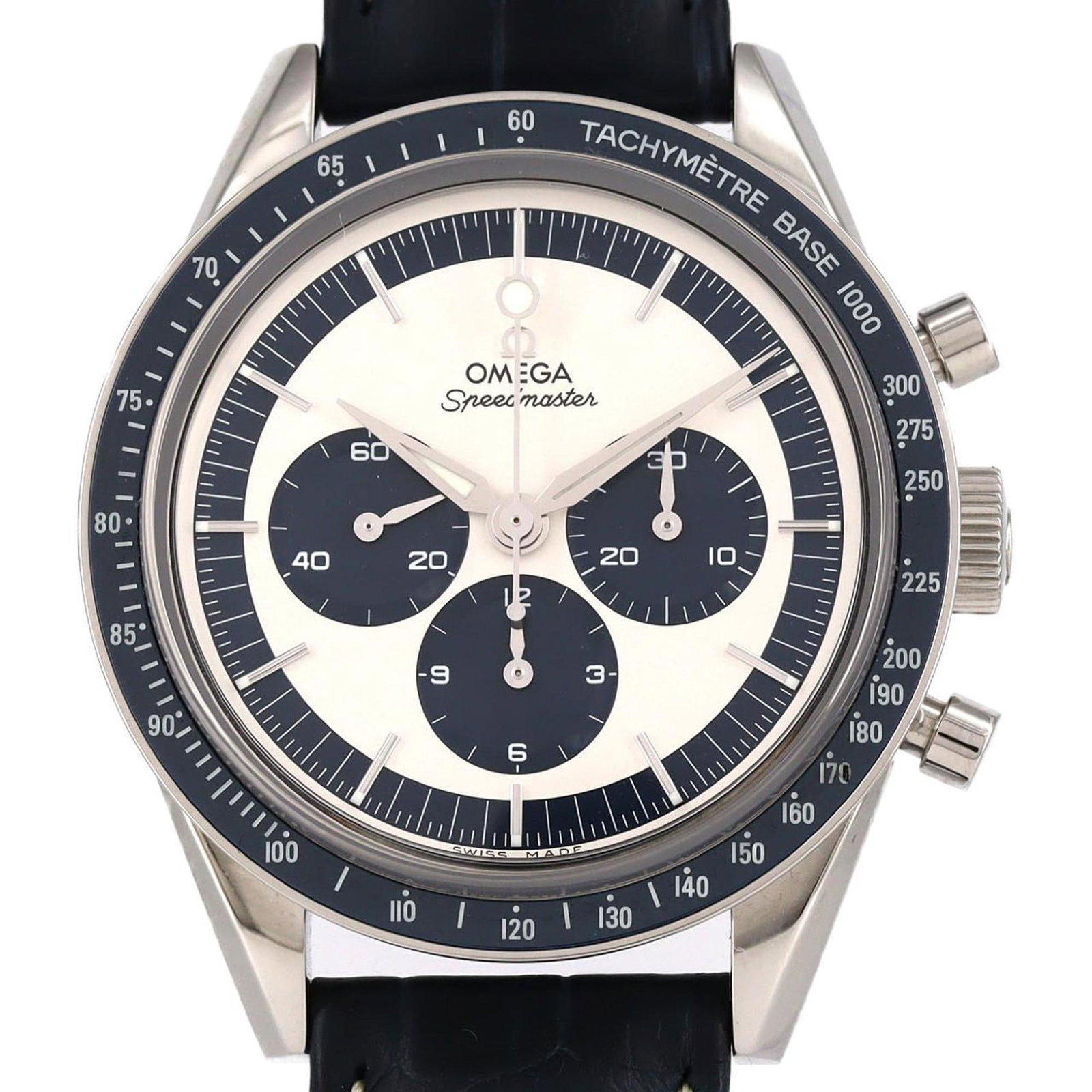 Omega Wristwatch: Omega Wristwatch Stainless steel case with blue and silver dial, this Omega wristwatch boasts a classic design. Measuring 40mm in diameter, it's a stylish accessory for everyday wear. With some minor 