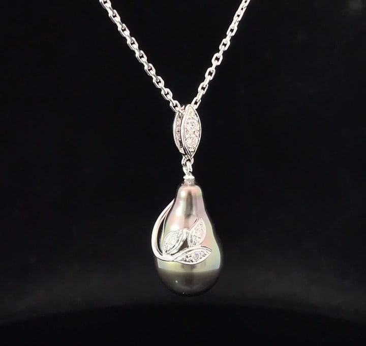 Baroque Mikimoto White 18k South Sea Pearl Diamond Black Gold Necklace Pendant: Baroque Mikimoto White 18k South Sea Pearl Diamond Black Gold Necklace Pendant Item Specifics: Closure: Spring Ring Color: White Main Stone Color: Black Material: 18k Metal: White Gold Materials Sourc
