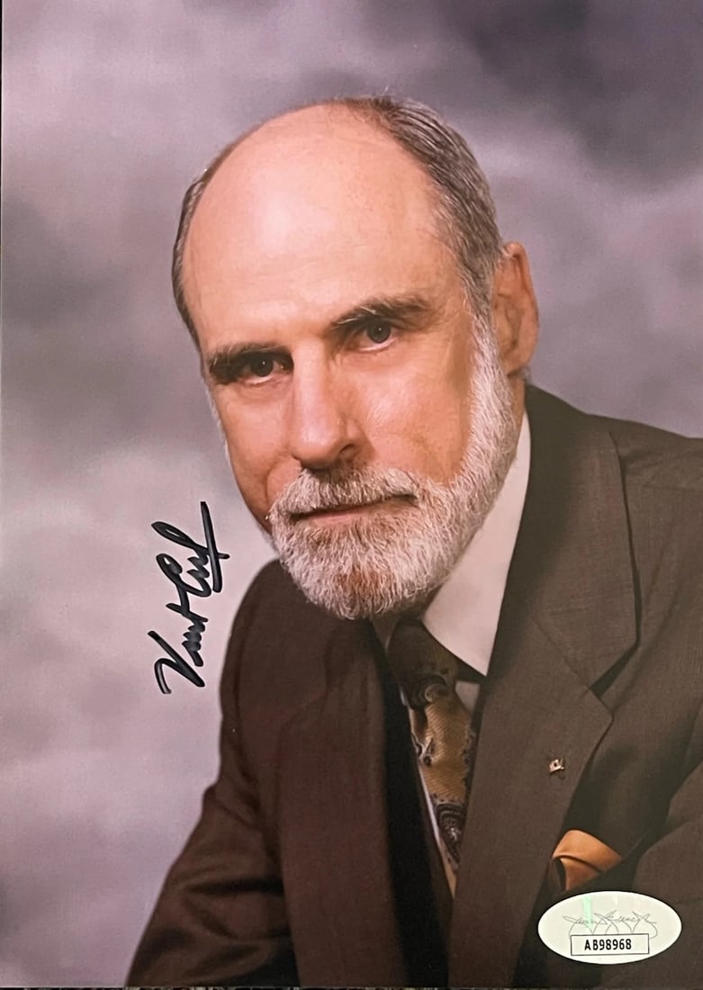 Vinton Cerf Autographed 5x7 Celebrity Photo (JSA) (1 of 1)