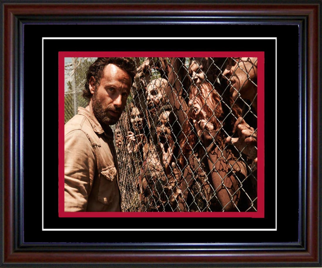 Andrew Lincoln Unsigned Framed Rick Grimes Walking Dead 8x10 Photo: Andrew Lincoln Unsigned Framed Rick Grimes Walking Dead 8x10 Photo The item bears the signature of Andrew Lincoln, known for his portrayal of Rick Grimes in The Walking Dead. It is framed in a cherry 