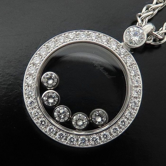 Chopard Happy Diamond Pave 5P Moving 18k White Gold Round Necklace Pendant: Chopard Happy Diamond Pave 5P Moving 18k White Gold Round Necklace Pendant Item Specifics: Pendant Shape: Round Closure: Lobster Occasion: Anniversary Birthday Christening Christmas