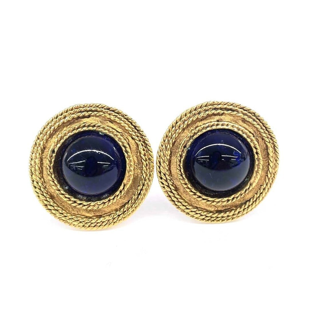 Vintage CHANEL 2 5 Gripoix Clip-on Earring Gold tone 0.98 inches: Vintage CHANEL 2 5 Gripoix Clip-on Earring Gold tone 0.98 inches Item Specifics: Brand: CHANEL Type: Earrings Closure: Clip-on Color: Gold Style: Earrings Material: Metal Main Stone: Gripoix Vintage: