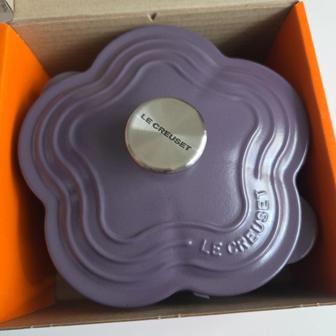 Le Creuset Cocotte Fleur 20cm Amethyst 1.25 Qt Enameled Cast Iron With Box: Le Creuset Cocotte Fleur 20cm Amethyst 1.25 Qt Enameled Cast Iron With Box Item Specifics: Stove Type Compatibility: Electric Gas Induction Number Of Items In Set: Two-Piece Shape: Flower Color: Purpl